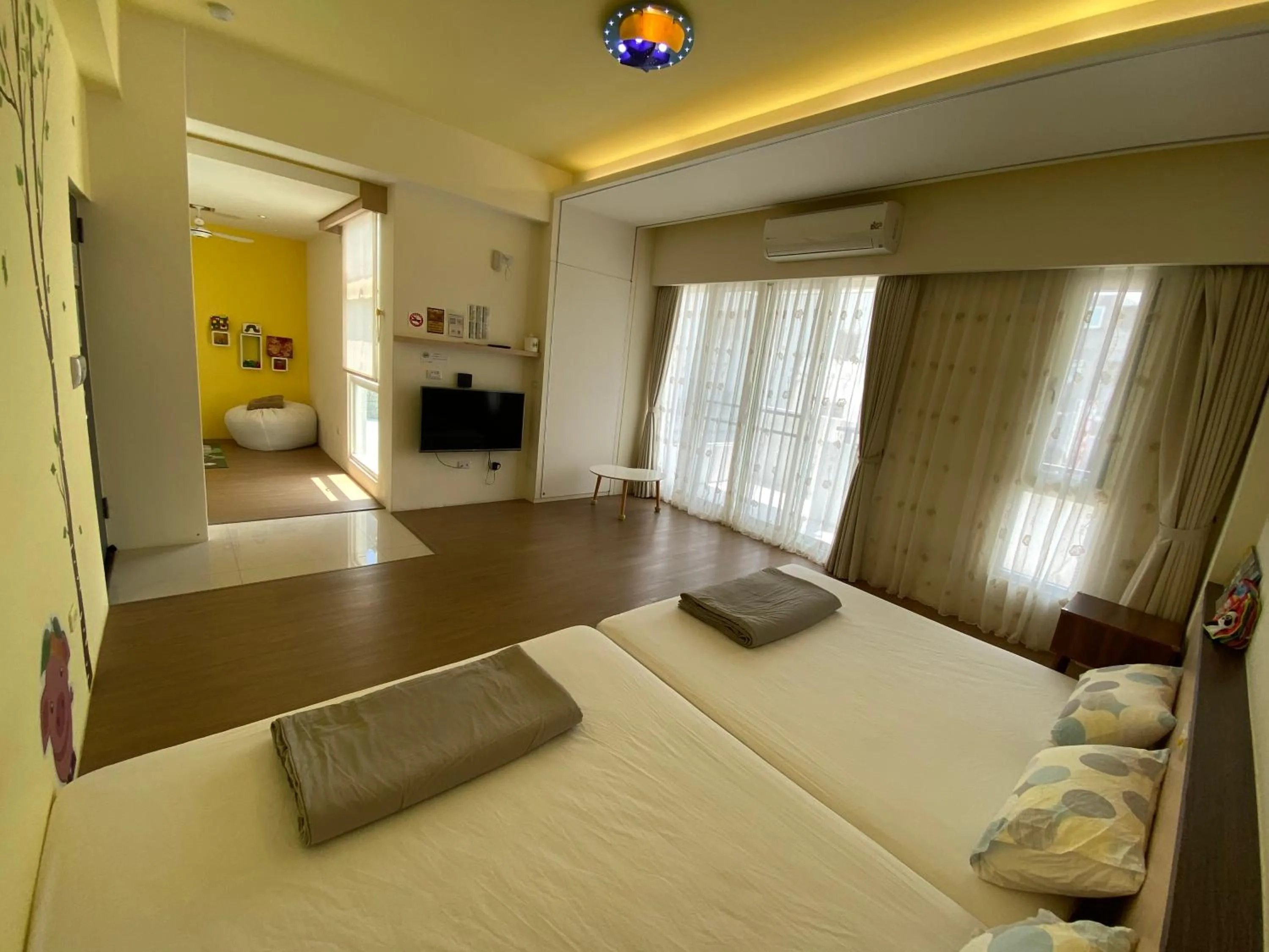 Photo of the whole room, Bed in Shiangshiang Forest Hotel