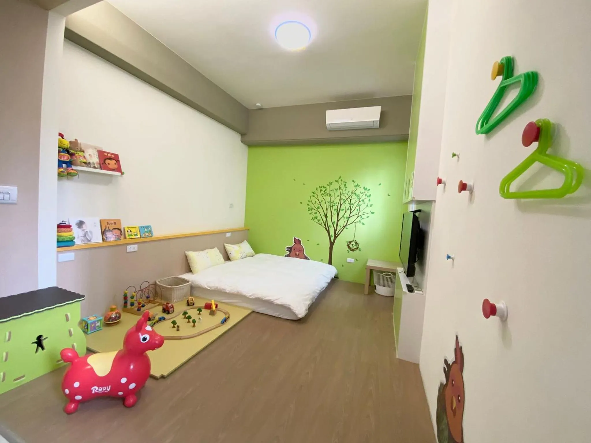 Photo of the whole room, Bed in Shiangshiang Forest Hotel