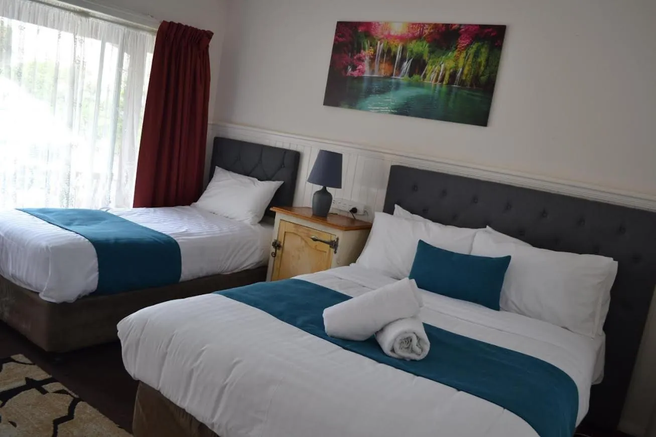 Bed in Lithgow Motor Inn