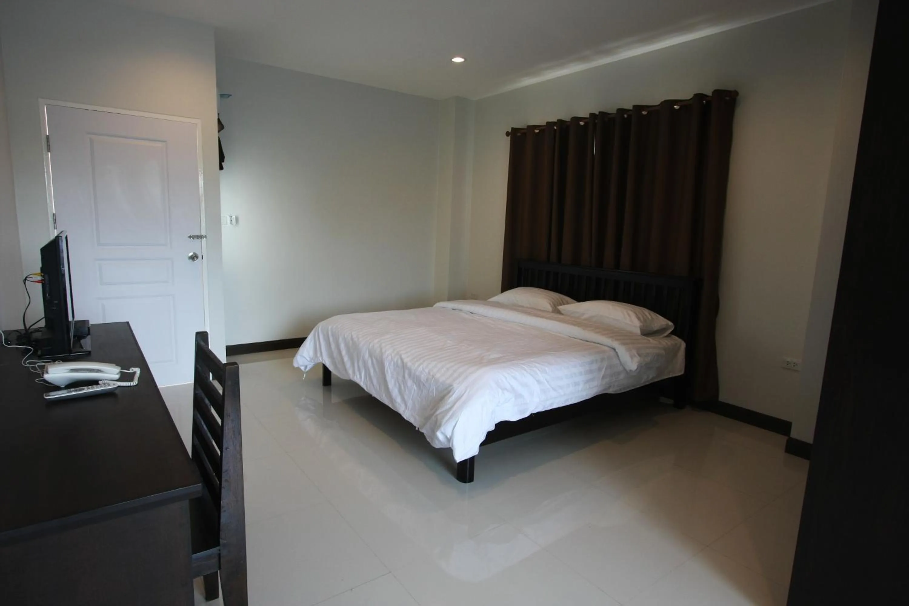 Photo of the whole room, Bed in Rongsang Resort