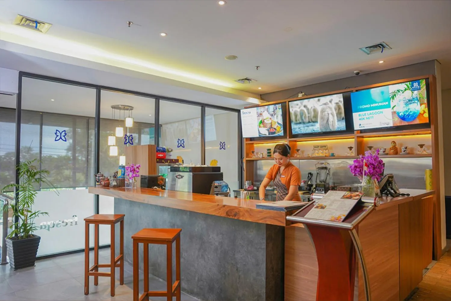 Restaurant/places to eat in BATIQA Hotel Palembang