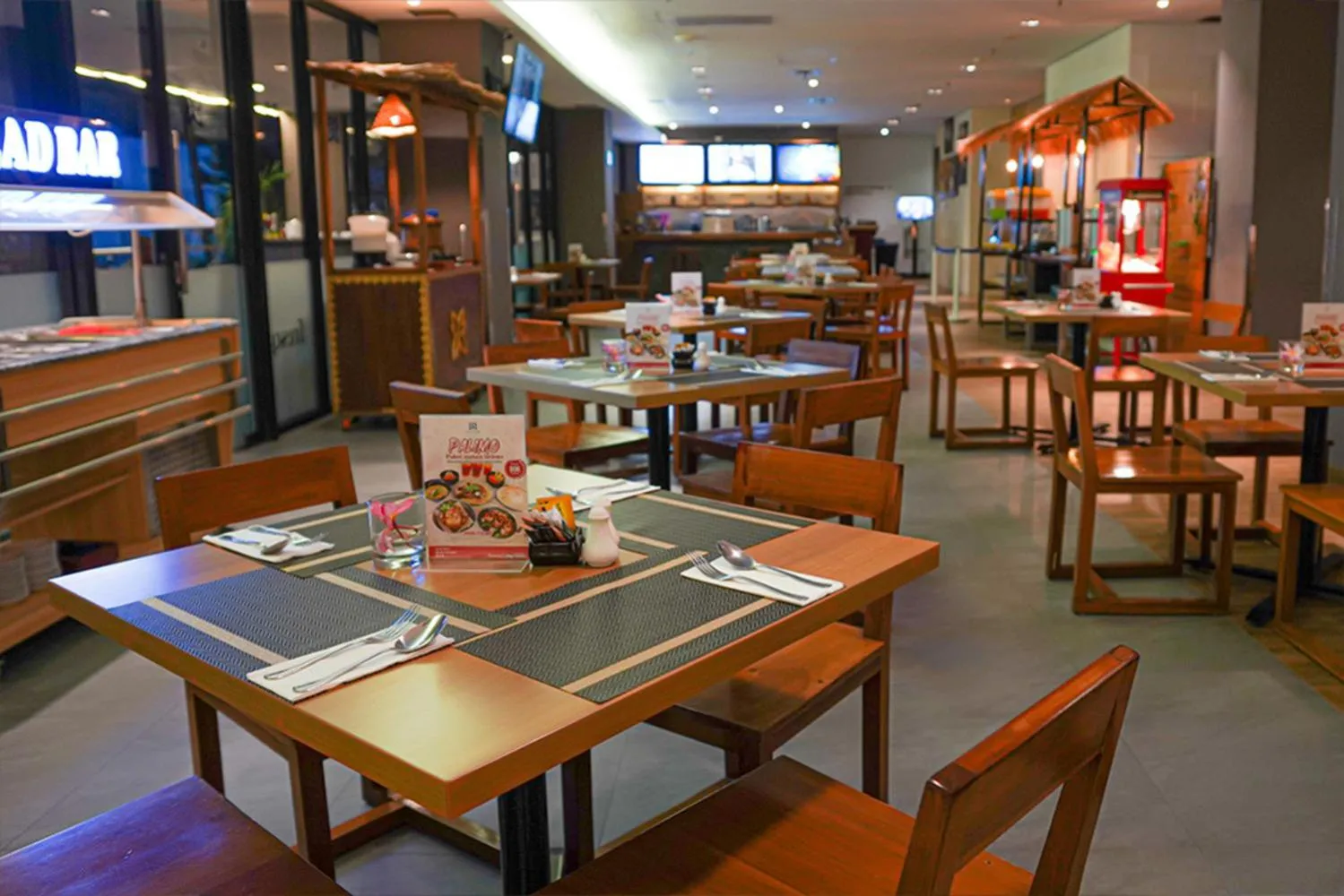 Restaurant/places to eat in BATIQA Hotel Palembang