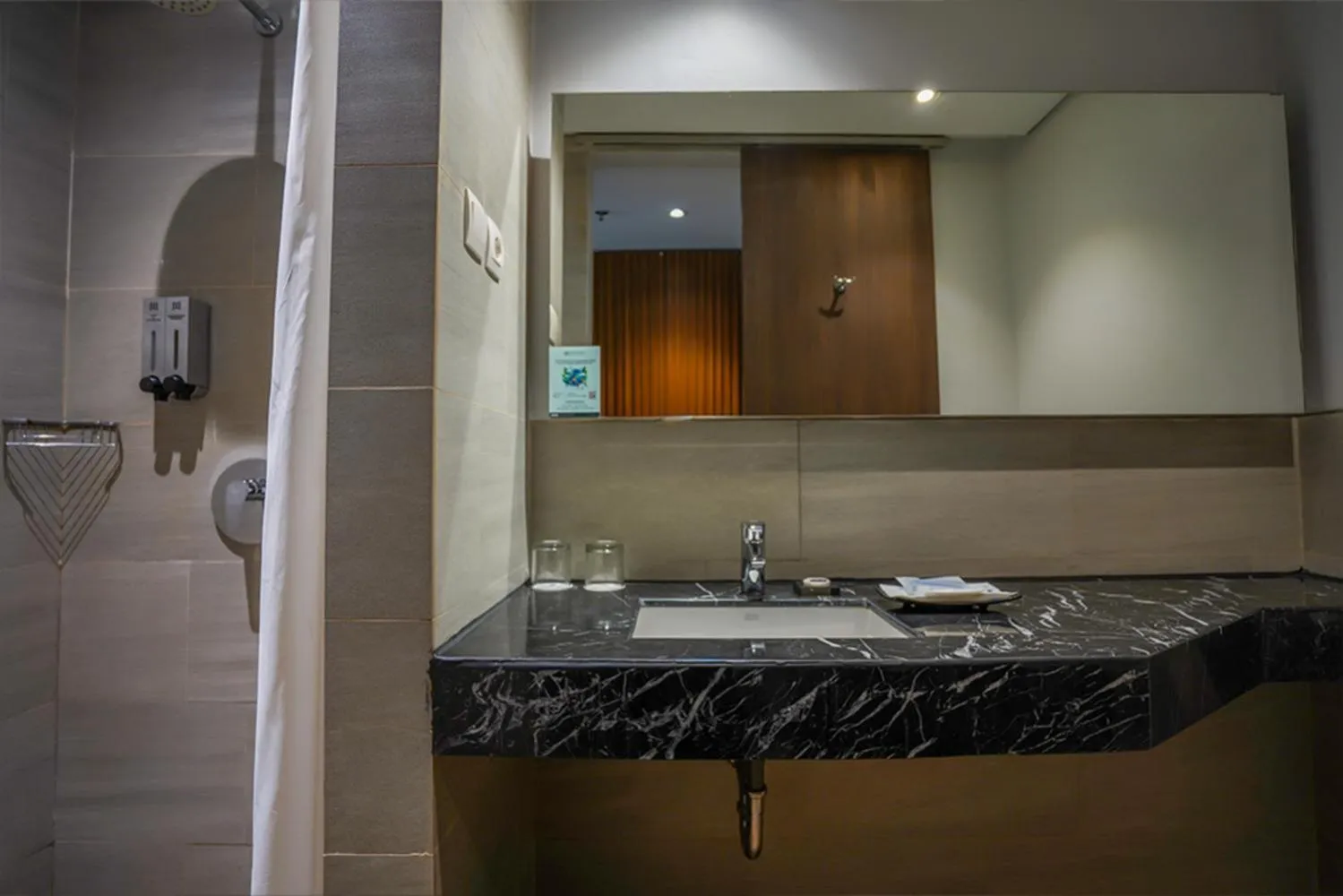 Shower in BATIQA Hotel Palembang