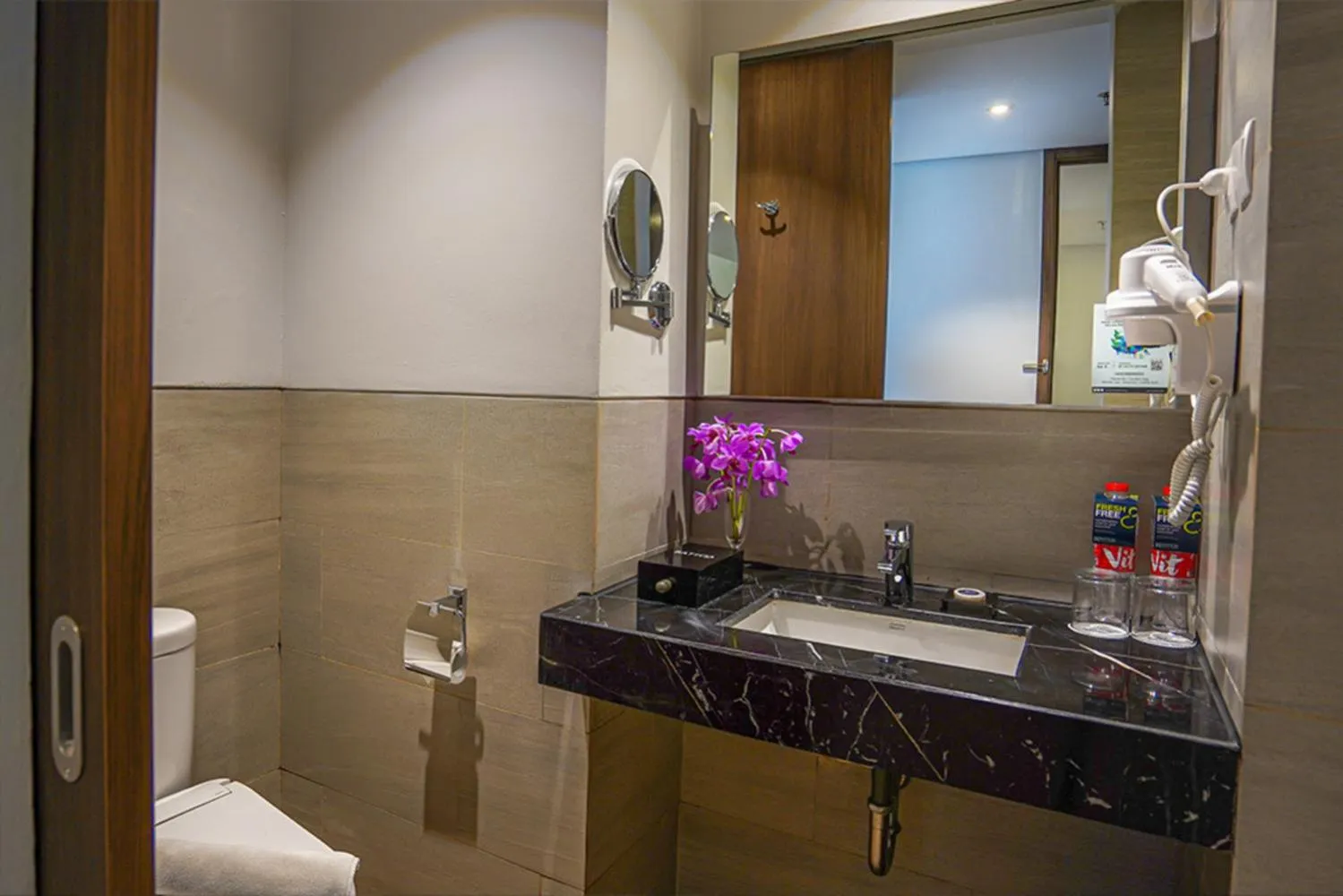 Shower in BATIQA Hotel Palembang