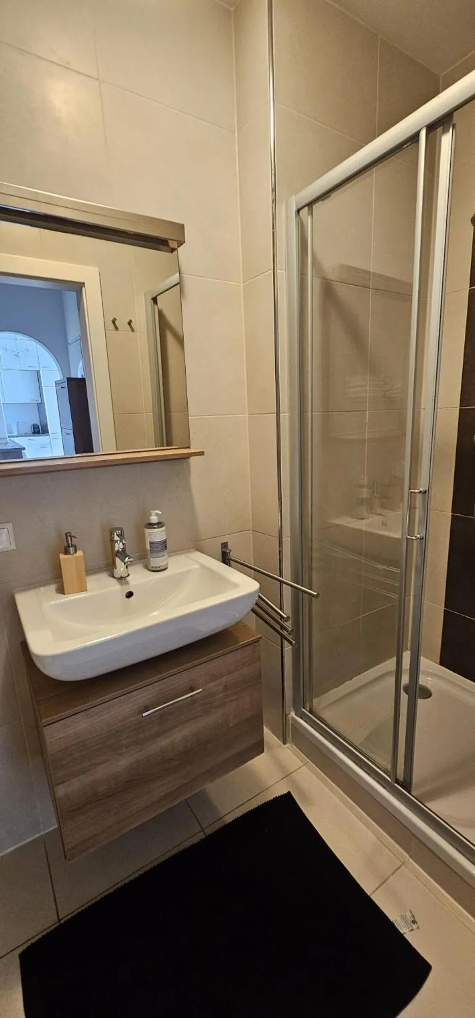 Shower in Vienna Airport Residences