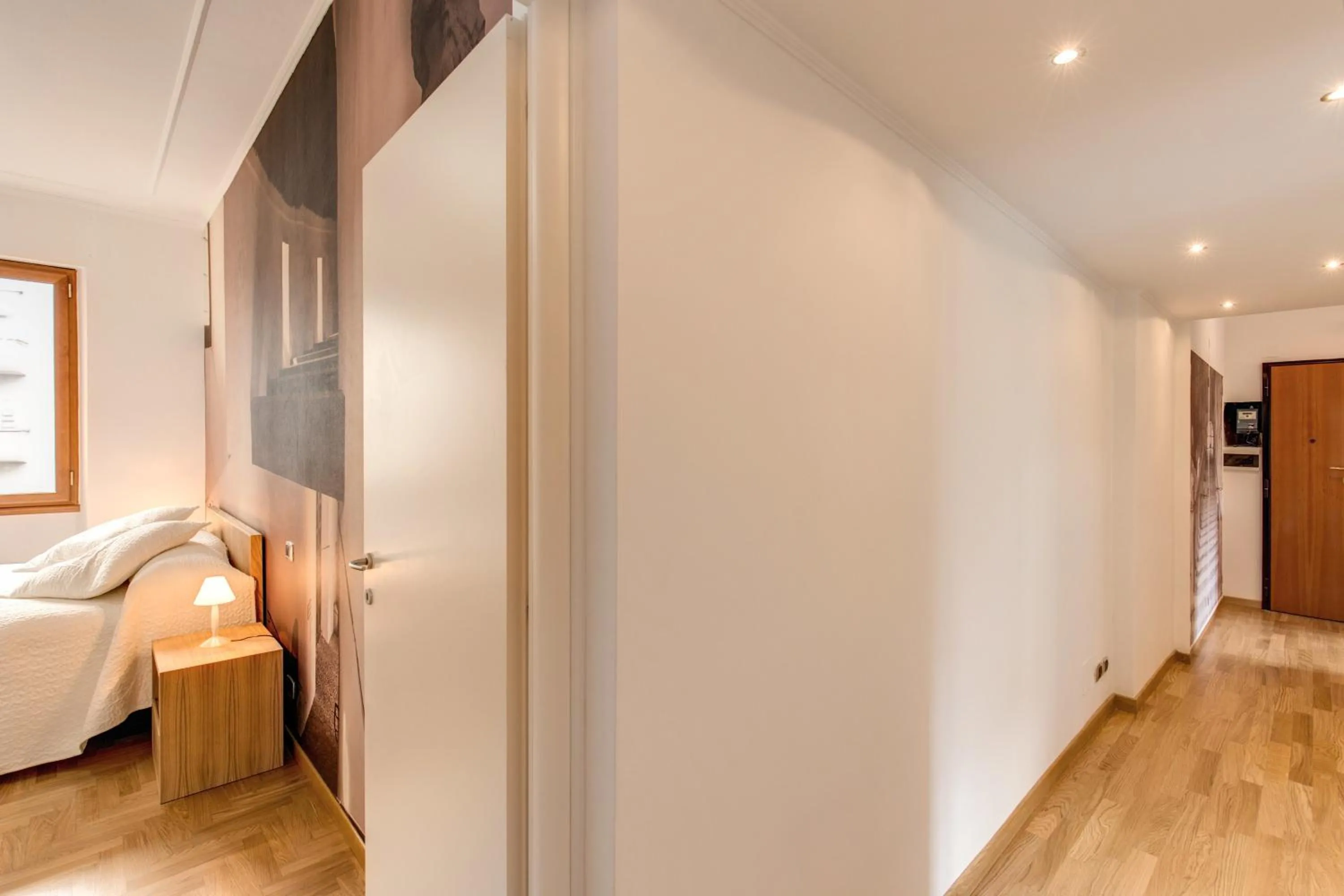 Decorative detail, Bed in M&L Apartment - Caracalla Holiday