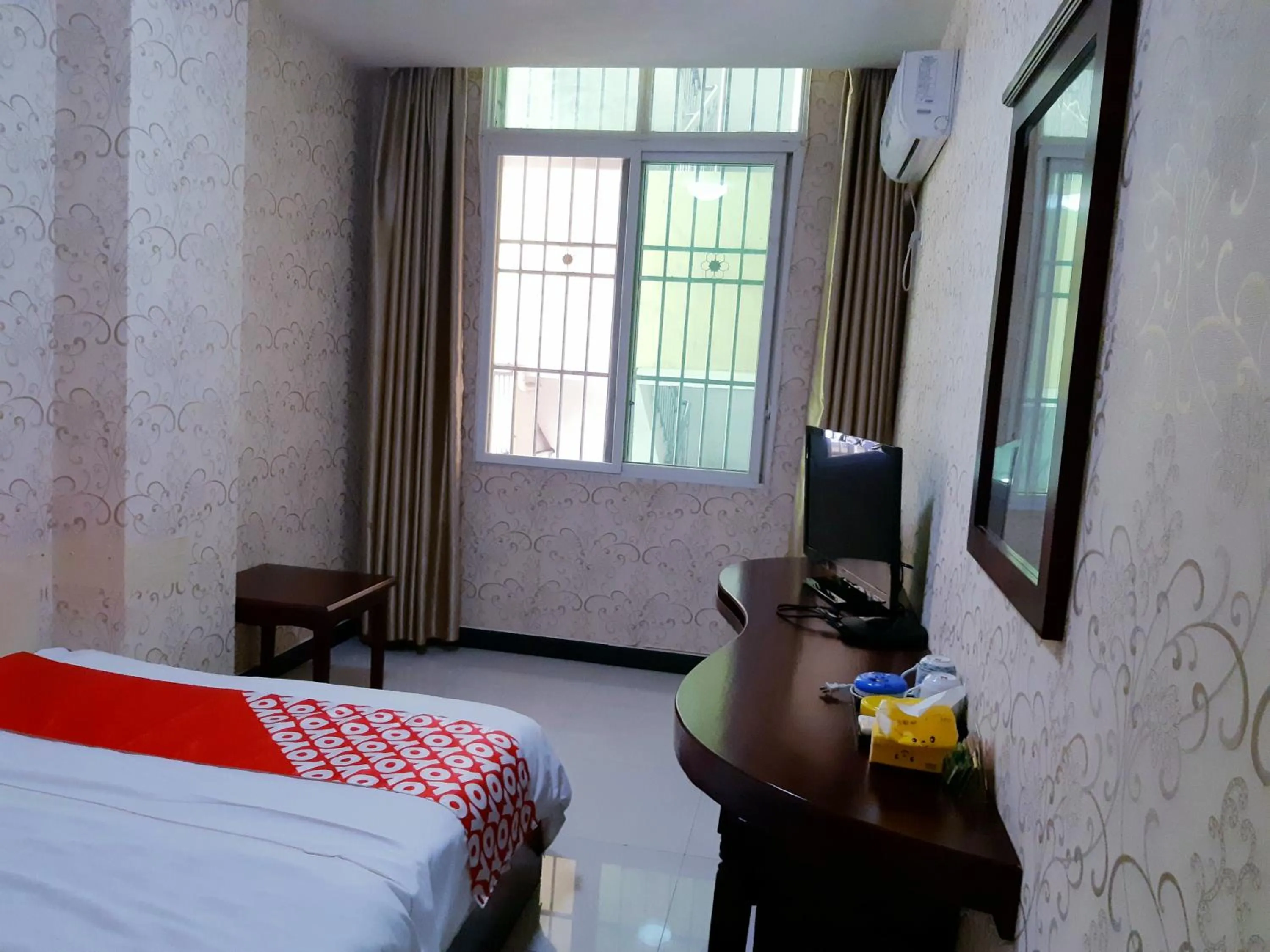 TV and multimedia, Bed in XiShuangBanNa International Aerial Garden South of Mekong River Business Hotel 傣江南商务酒店