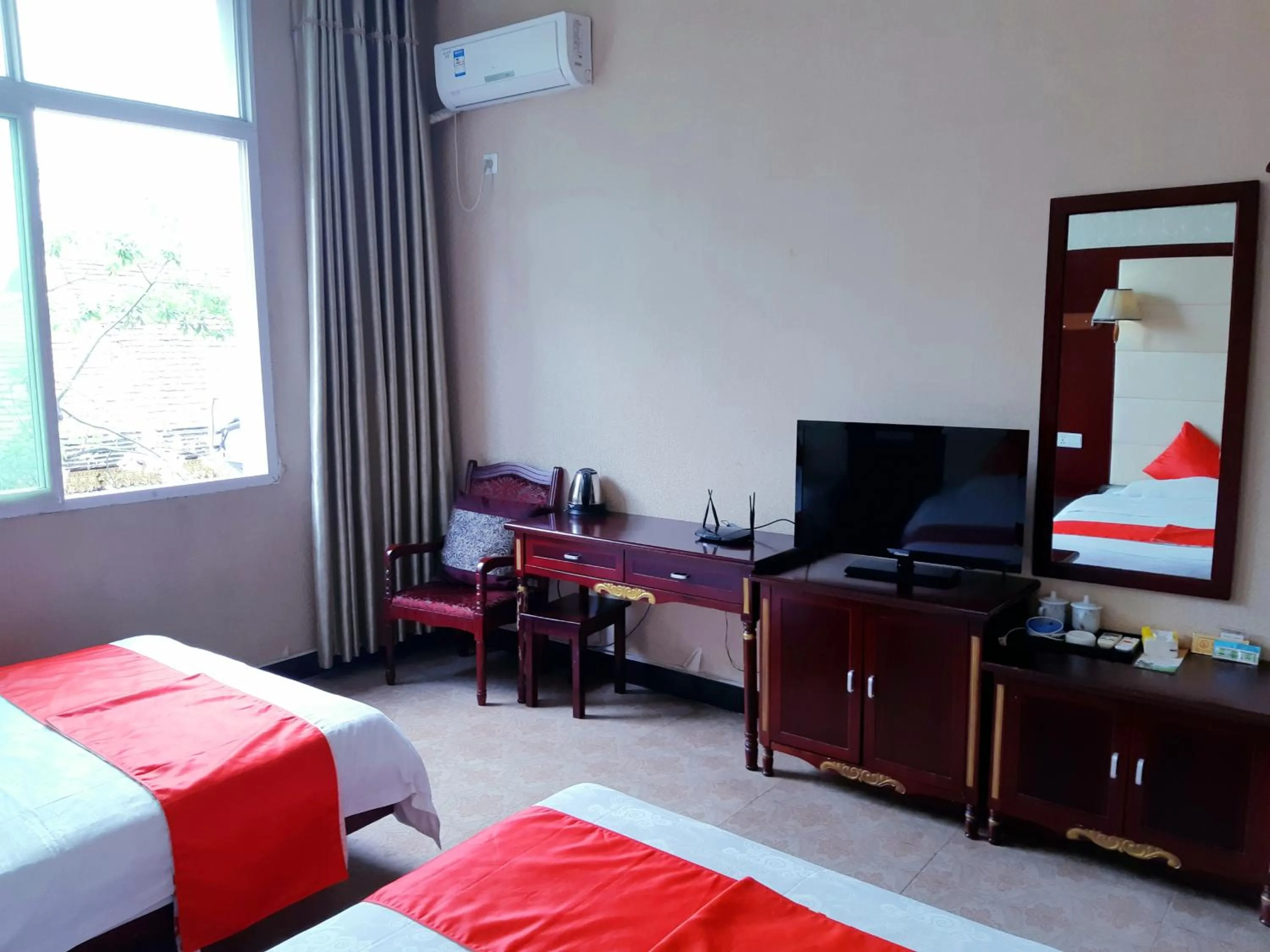 Bed in XiShuangBanNa International Aerial Garden South of Mekong River Business Hotel 傣江南商务酒店