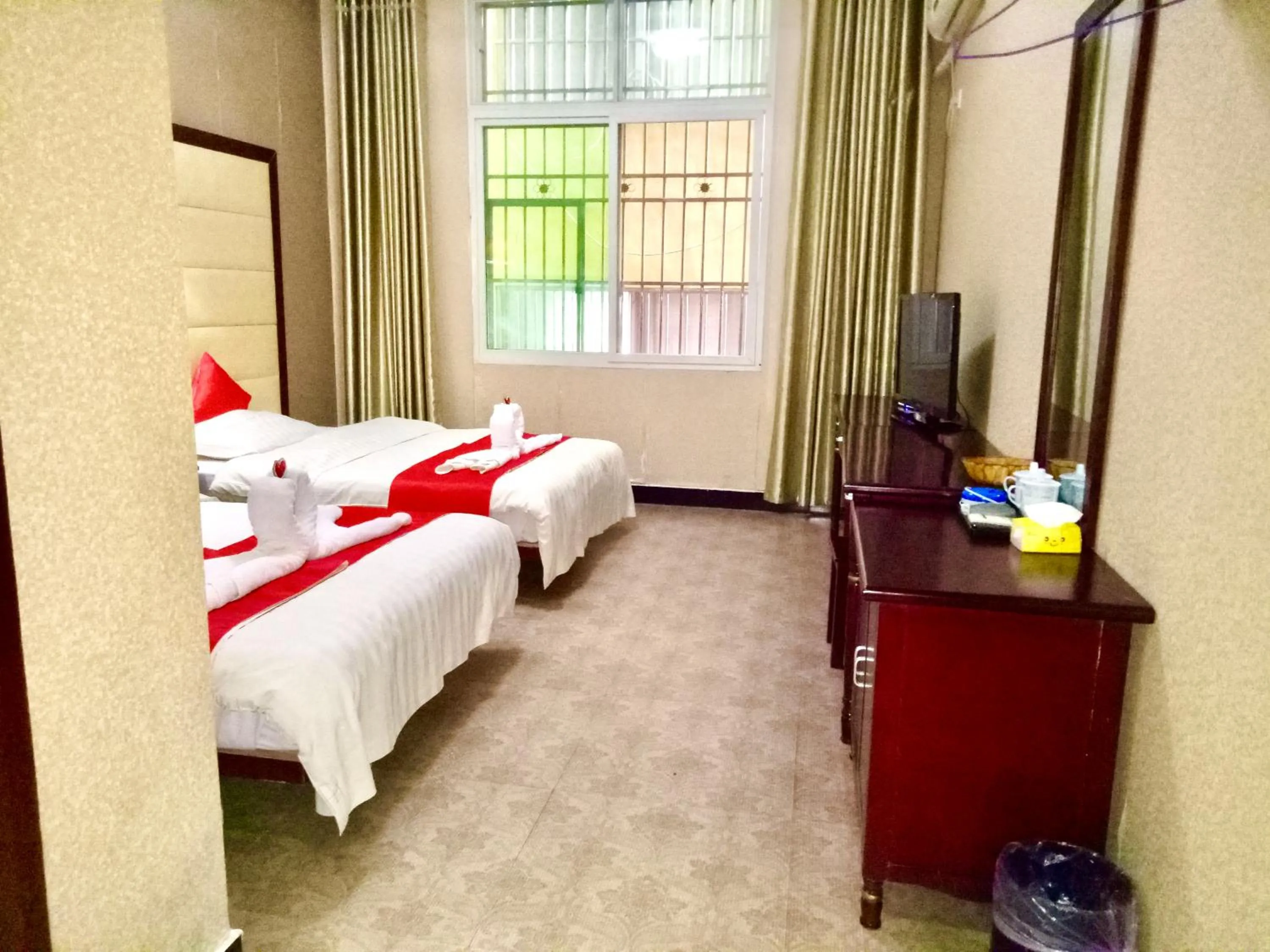 bunk bed, Bed in XiShuangBanNa International Aerial Garden South of Mekong River Business Hotel 傣江南商务酒店