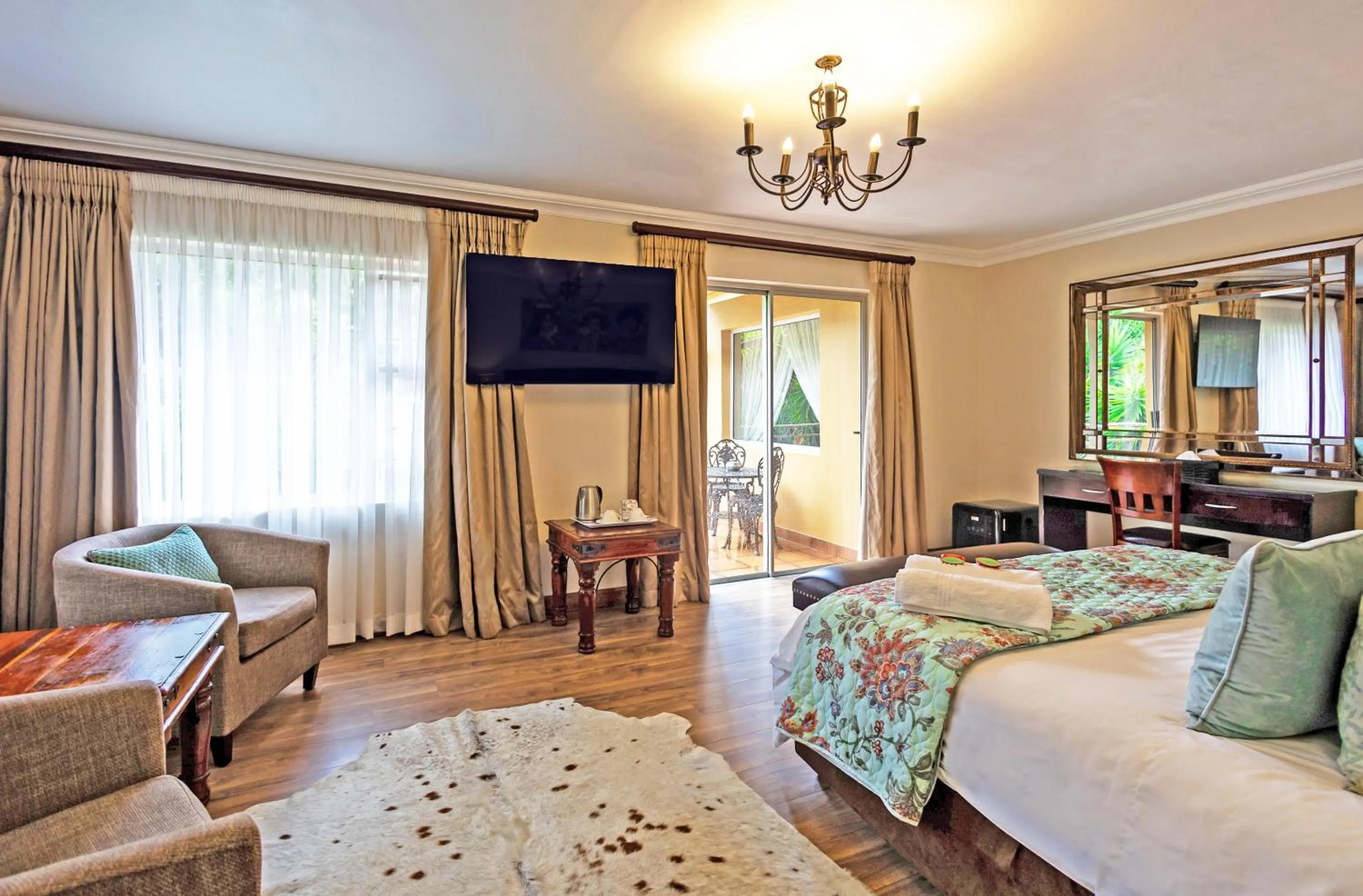TV and multimedia in Sunward Park Guest House & Conference Center