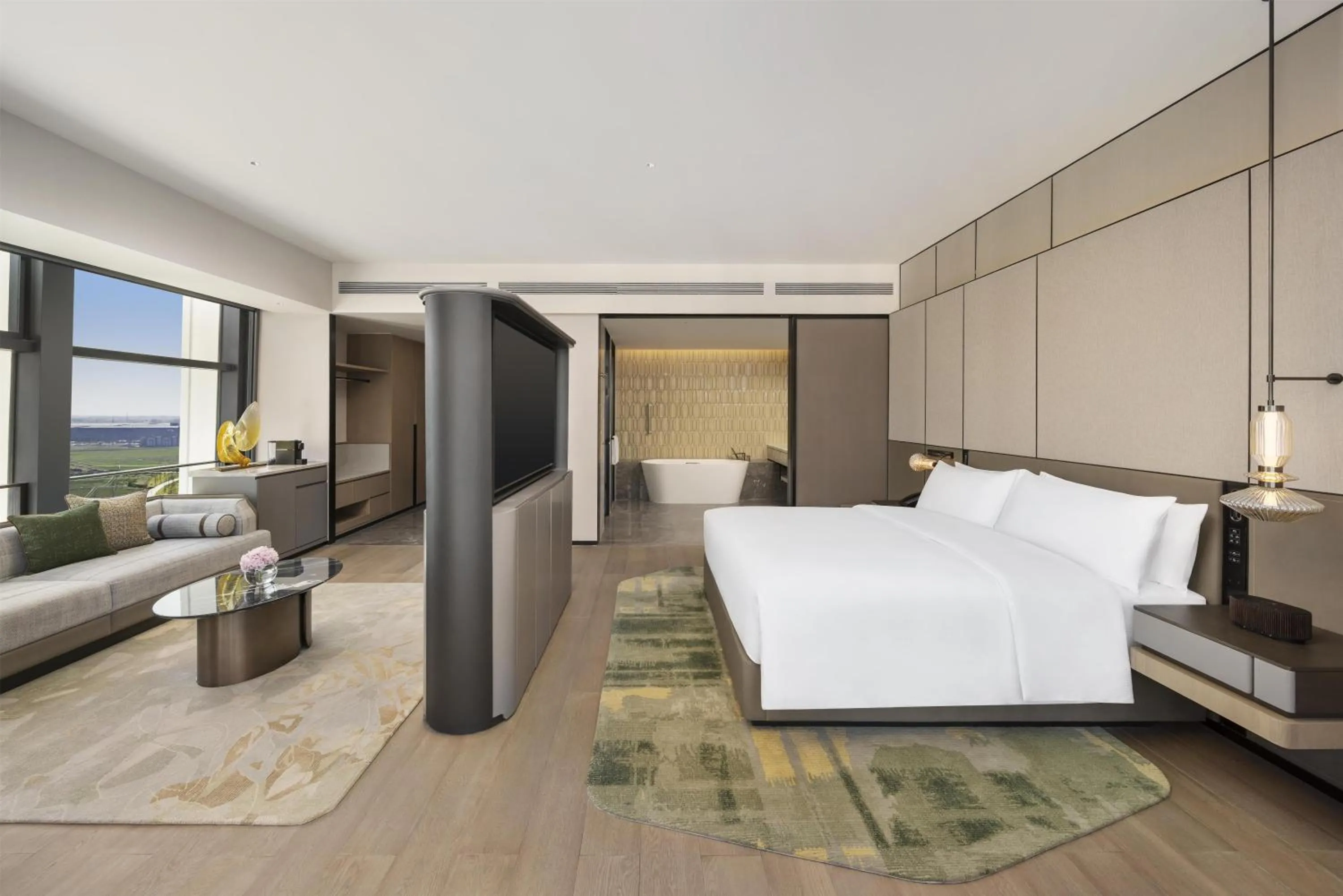 Premium King Room in Doubletree By Hilton Zhengzhou Airport Aerotropolis