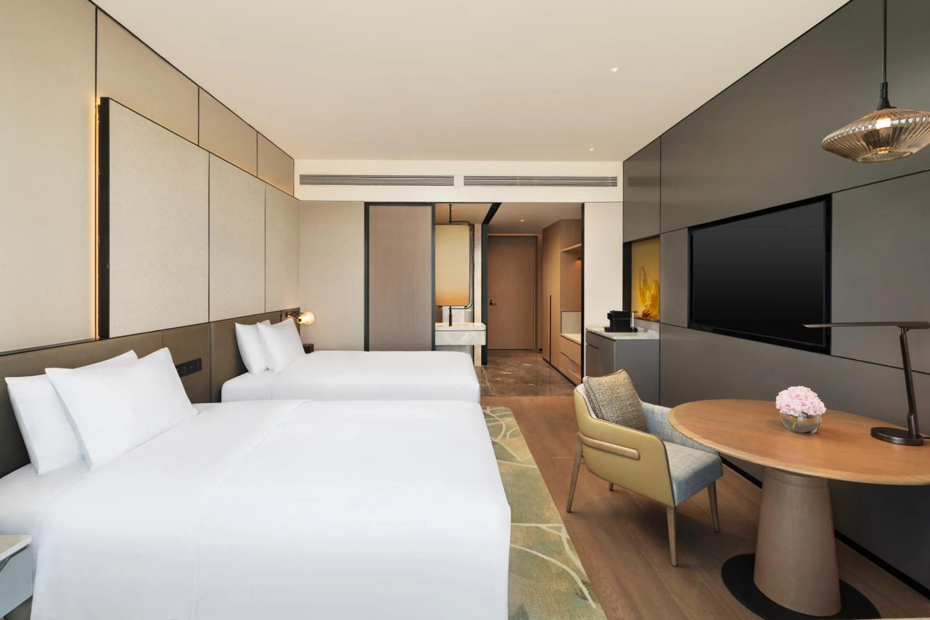 Bed in Doubletree By Hilton Zhengzhou Airport Aerotropolis