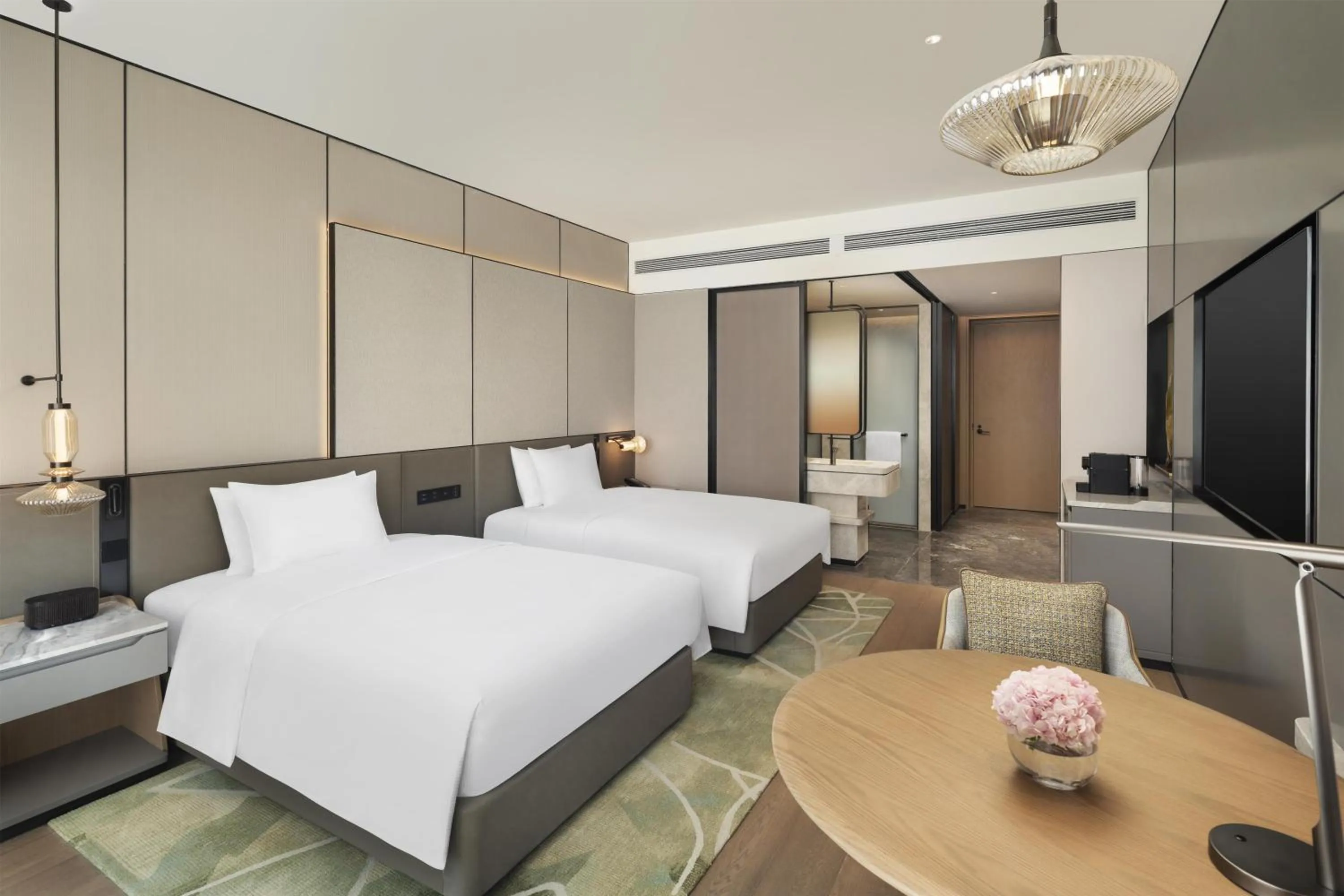 Bed in Doubletree By Hilton Zhengzhou Airport Aerotropolis