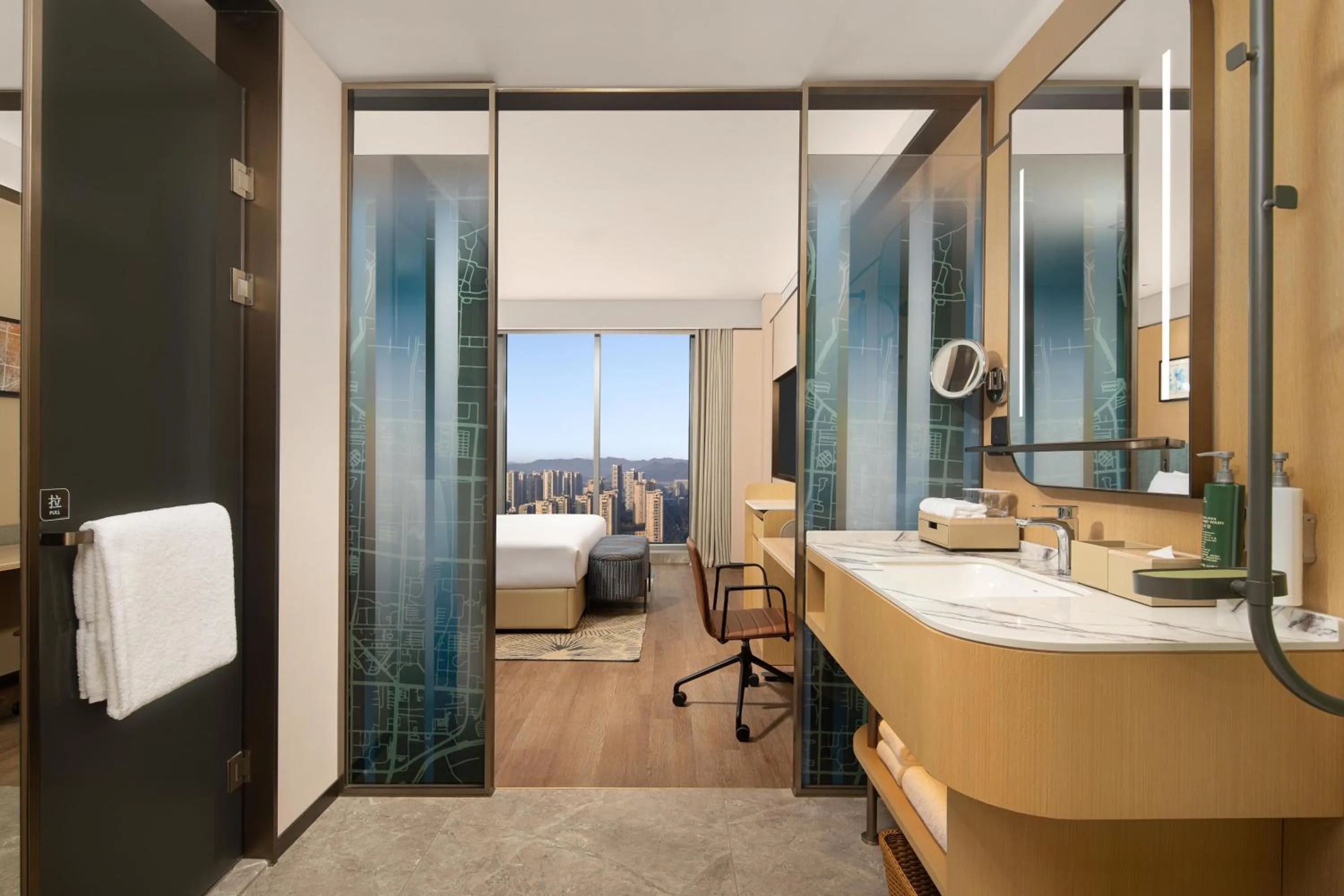 Bathroom, Bed in Hilton Garden Inn Hangzhou Fuyang Fuchun