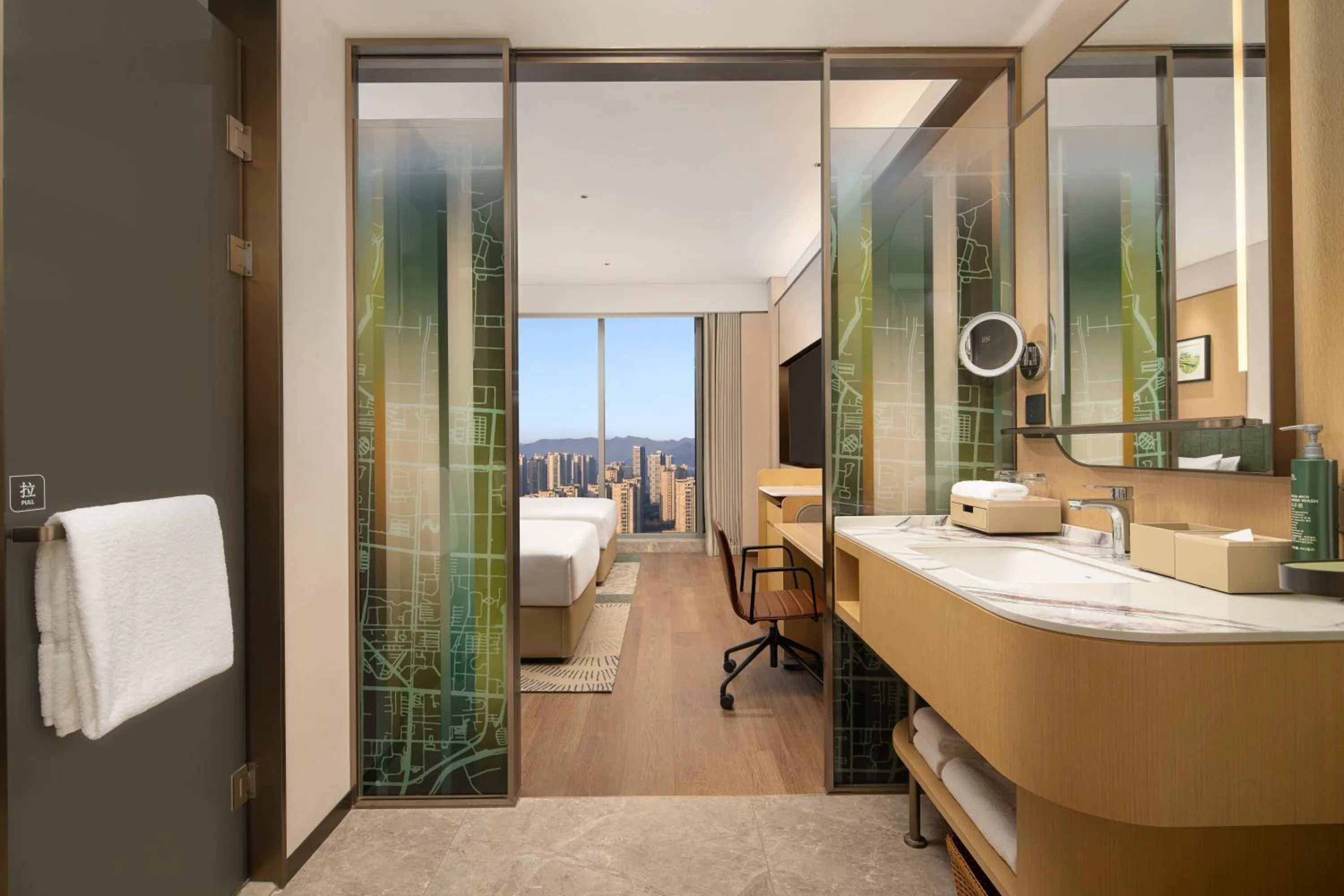 Bathroom, Bed in Hilton Garden Inn Hangzhou Fuyang Fuchun