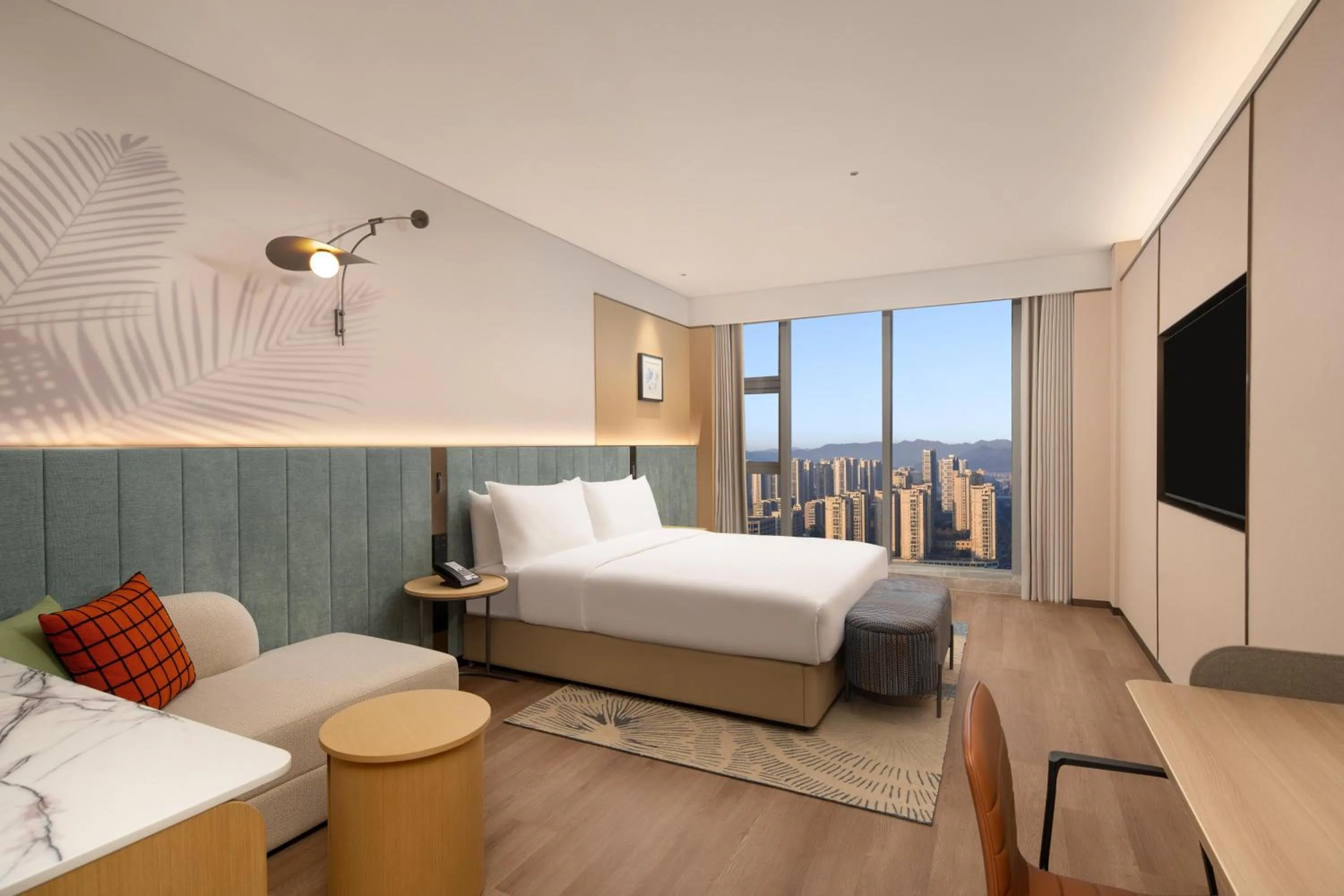 Bed in Hilton Garden Inn Hangzhou Fuyang Fuchun