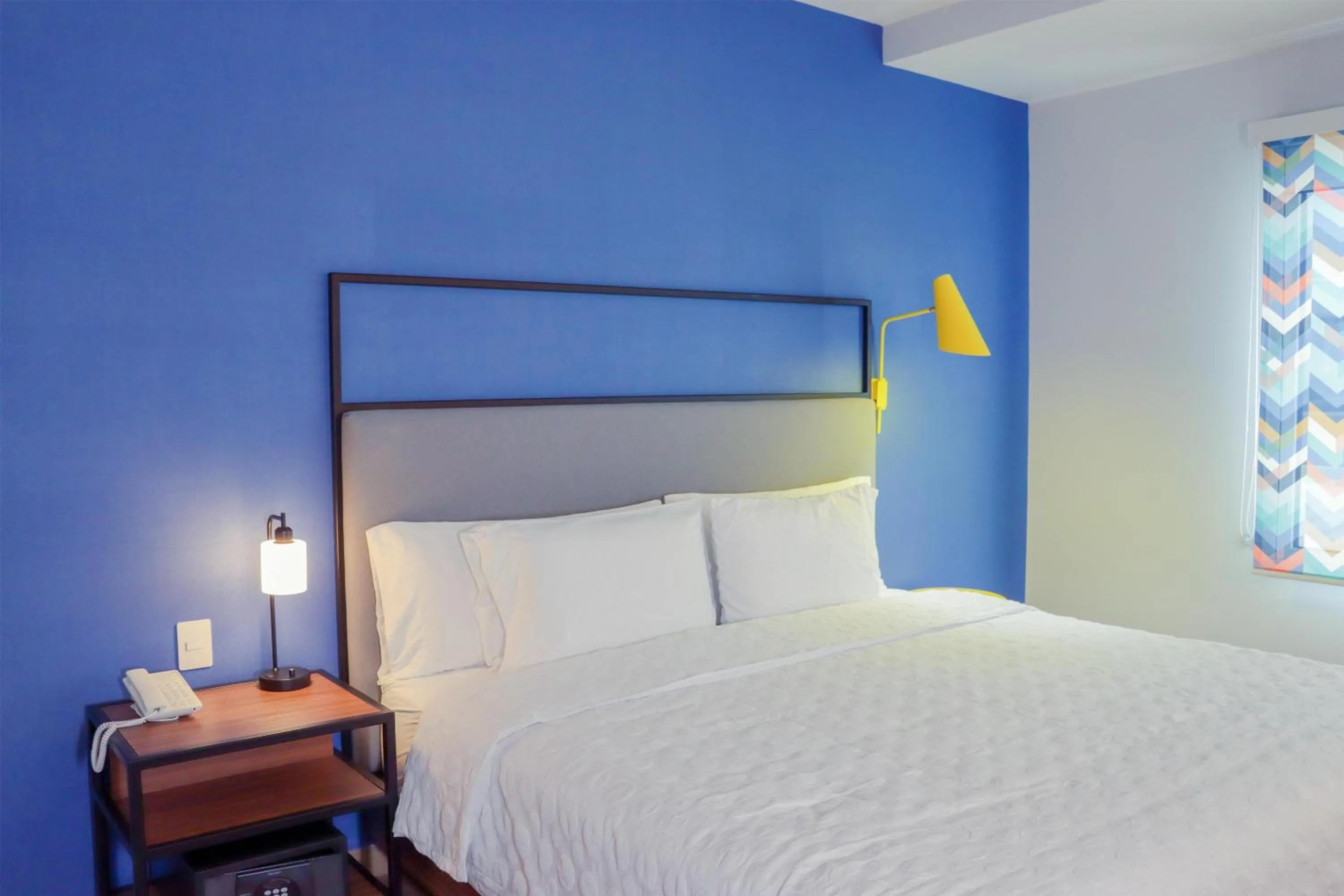 King Room with Roll-In Shower - Mobility and Hearing Access in Tru By Hilton Puebla Angelopolis