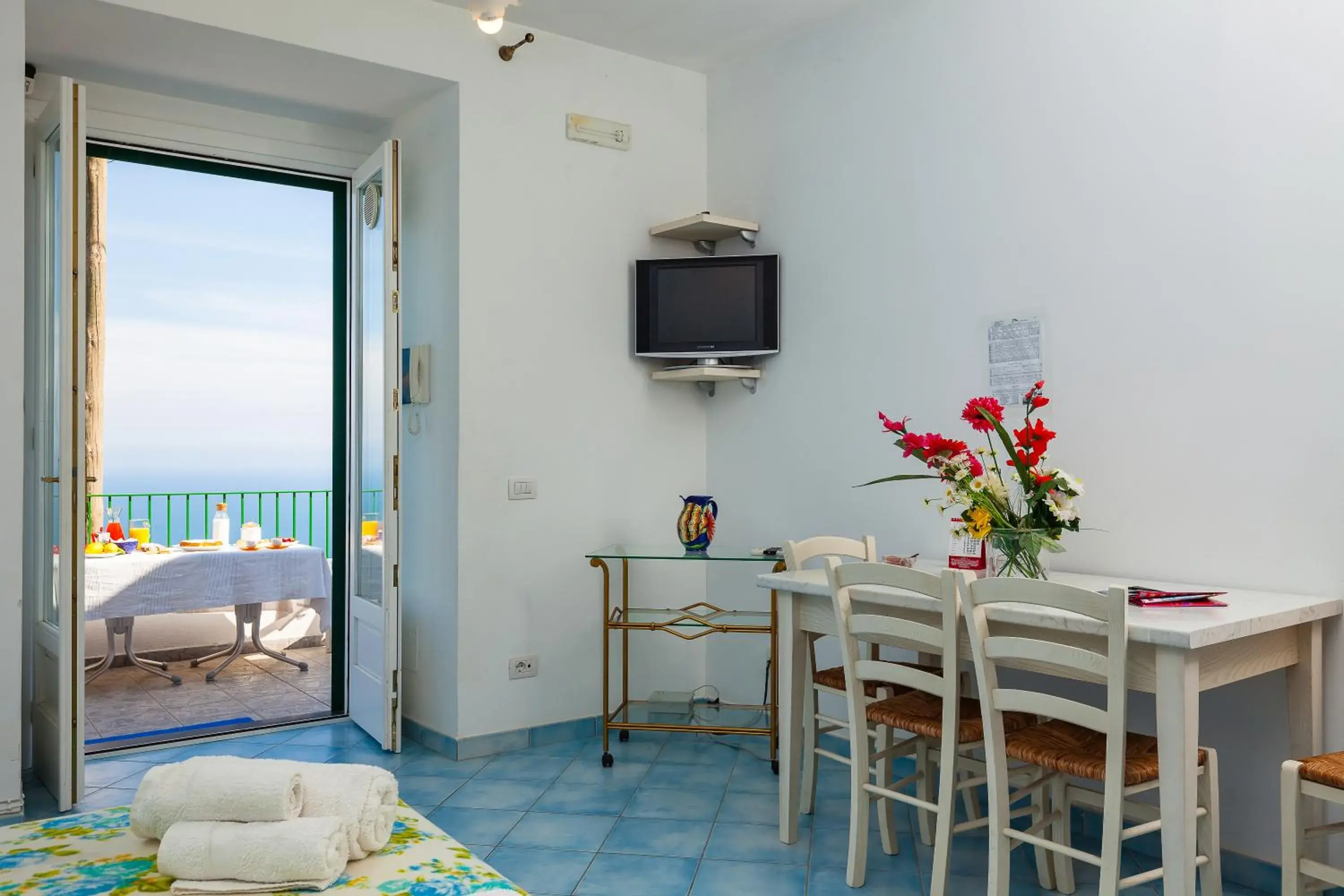 Standard Triple Room with Terrance and Sea View in Residenza Gennaro Standard Triple Room with Terrance and Sea View in Residenza Gennaro