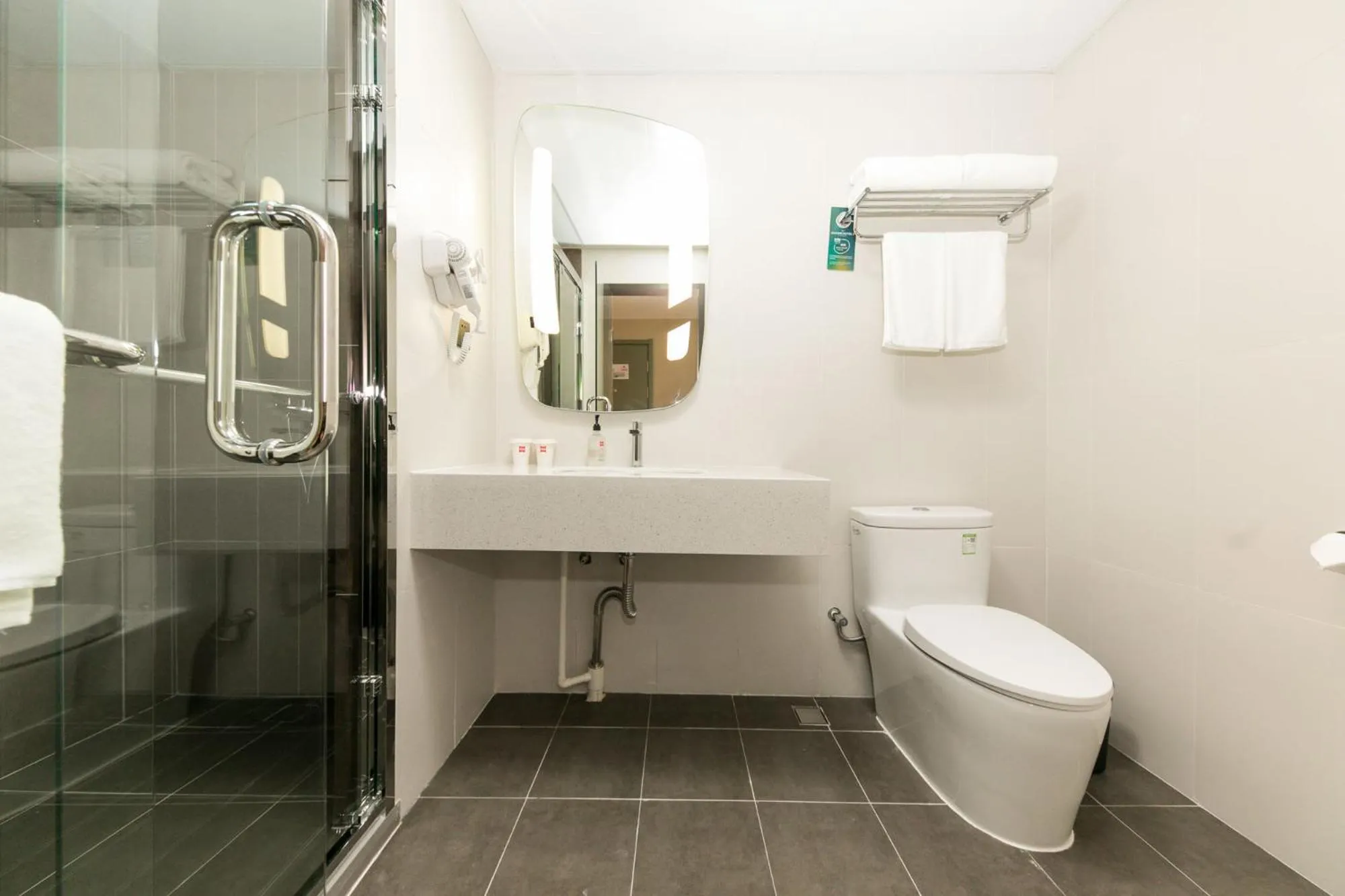 Toilet in Ibis Shanghai Caohejing Hongcao Road