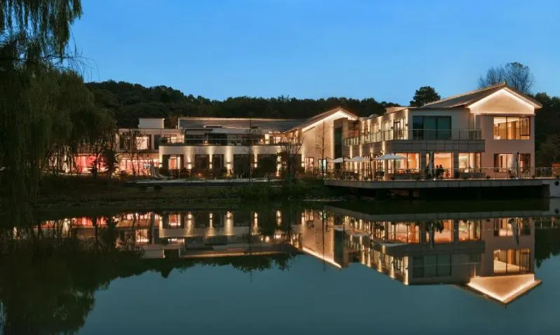 Blossom Hill Nanjing Bojin- Pipa Mountain