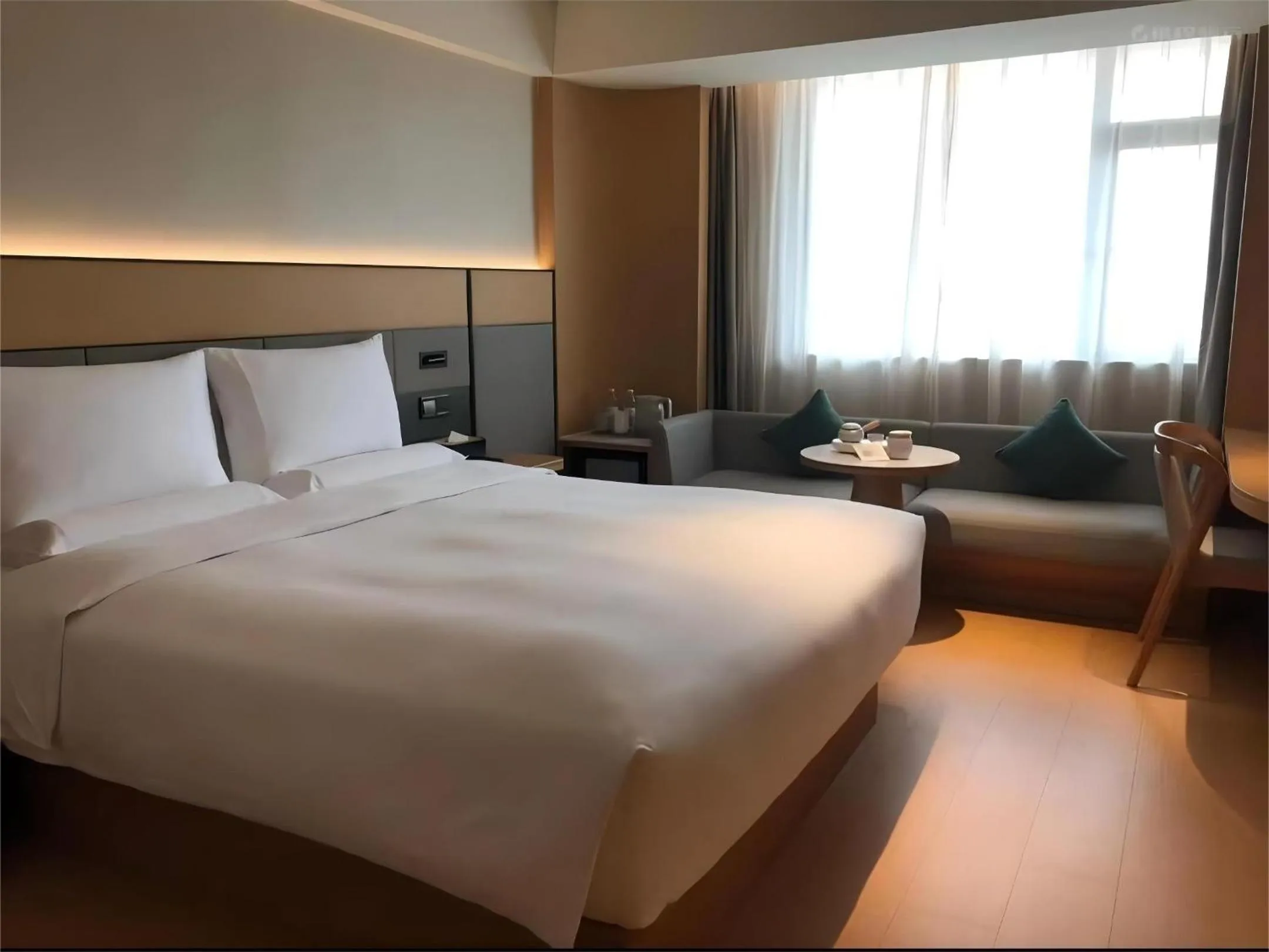 Photo of the whole room, Bed in Parkview Nanjing Xuanwu Lake Park