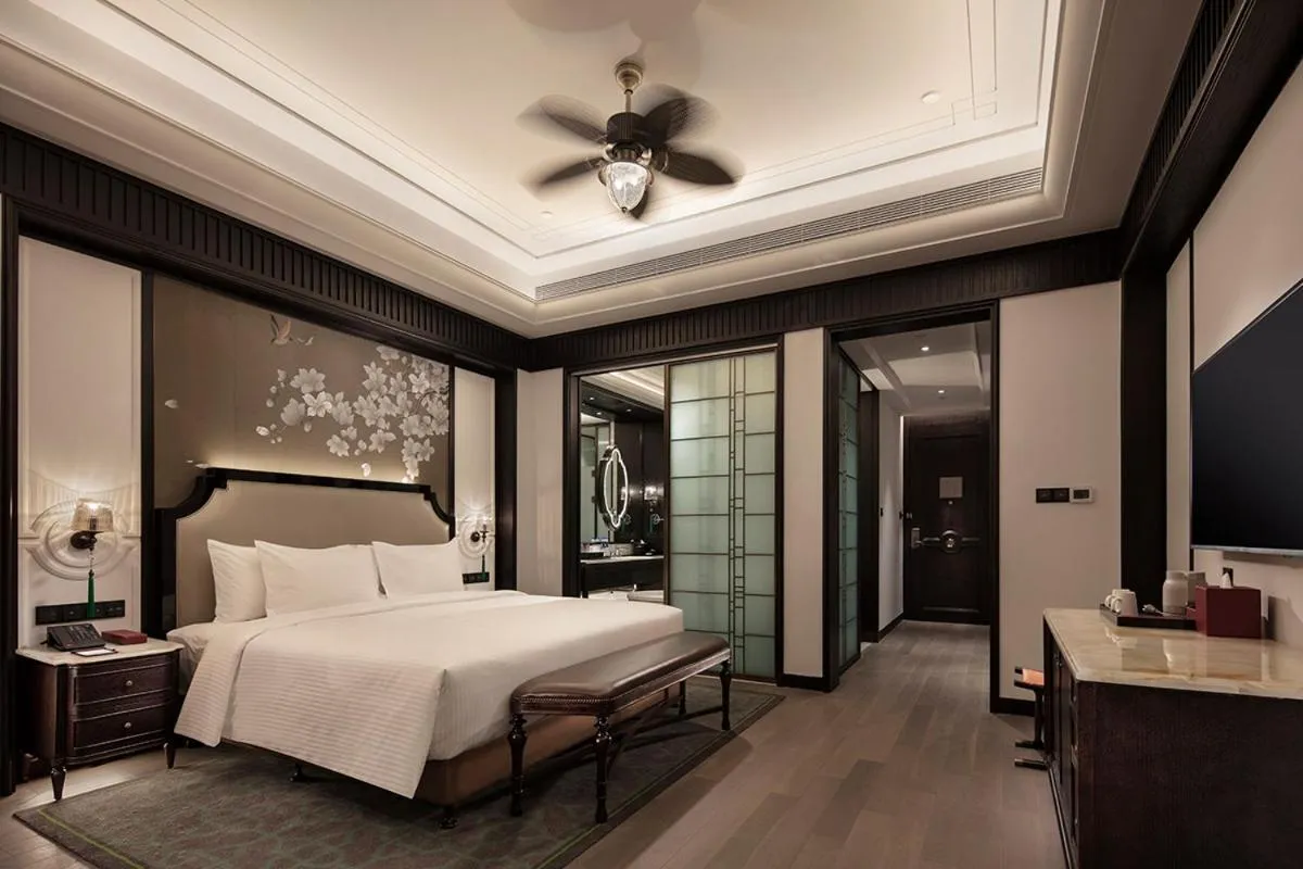 Photo of the whole room, Bed in Steigenberger Icons Guangzhou