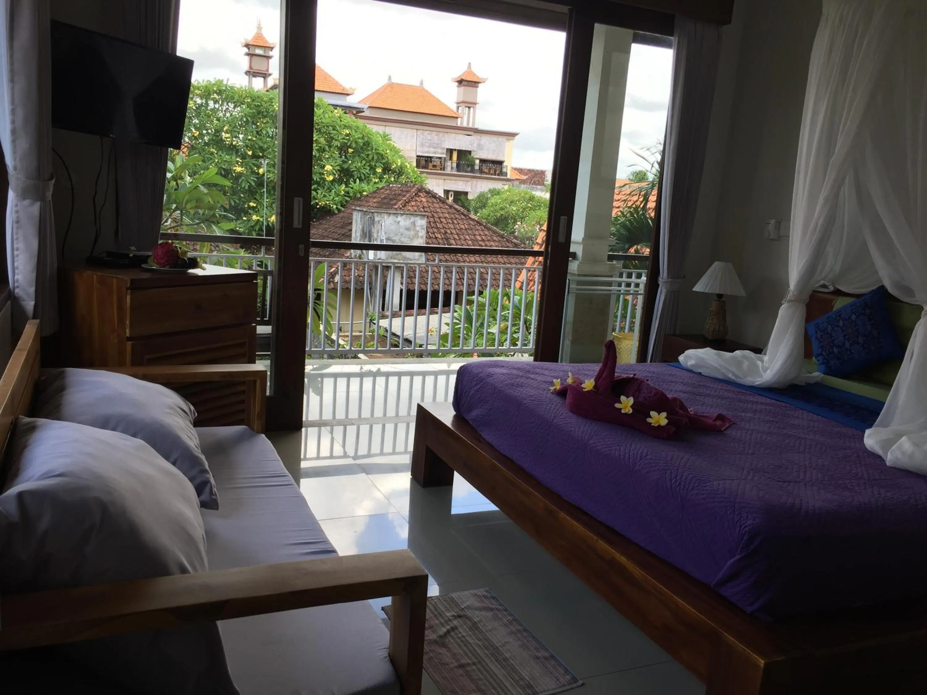 Photo of the whole room, Bed in Merthayasa Bungalow 2