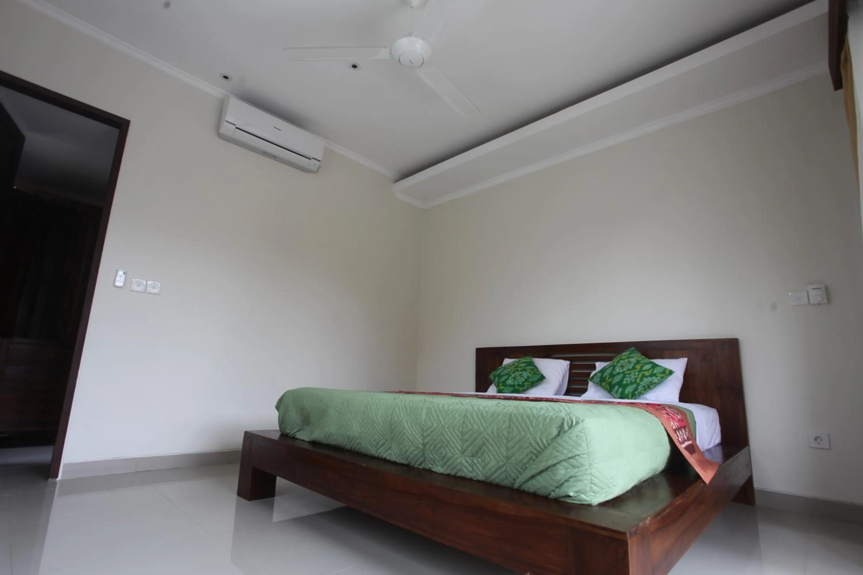 Bed in Merthayasa Bungalow 2