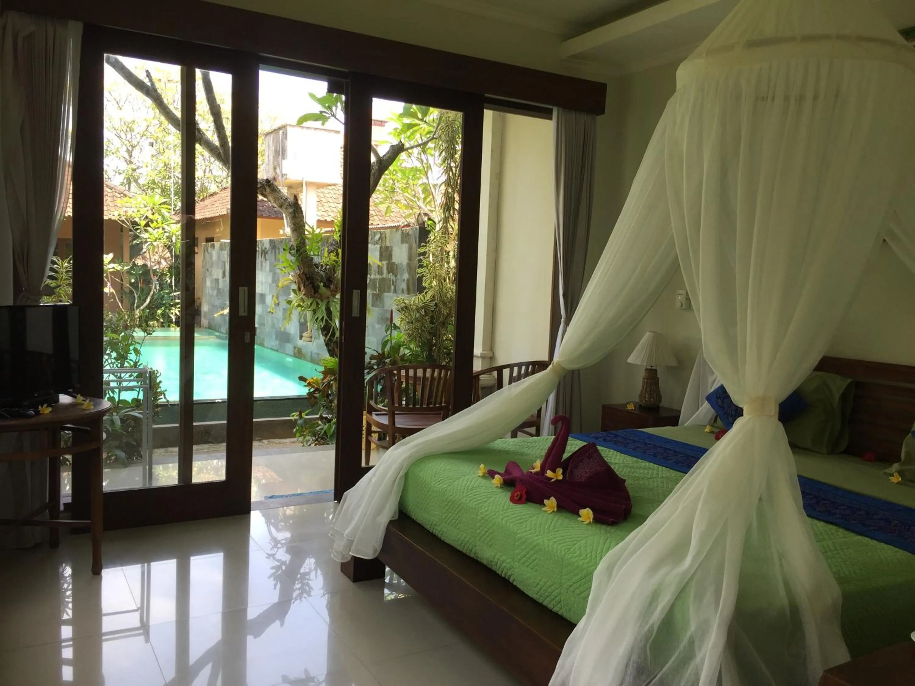 Bed in Merthayasa Bungalow 2