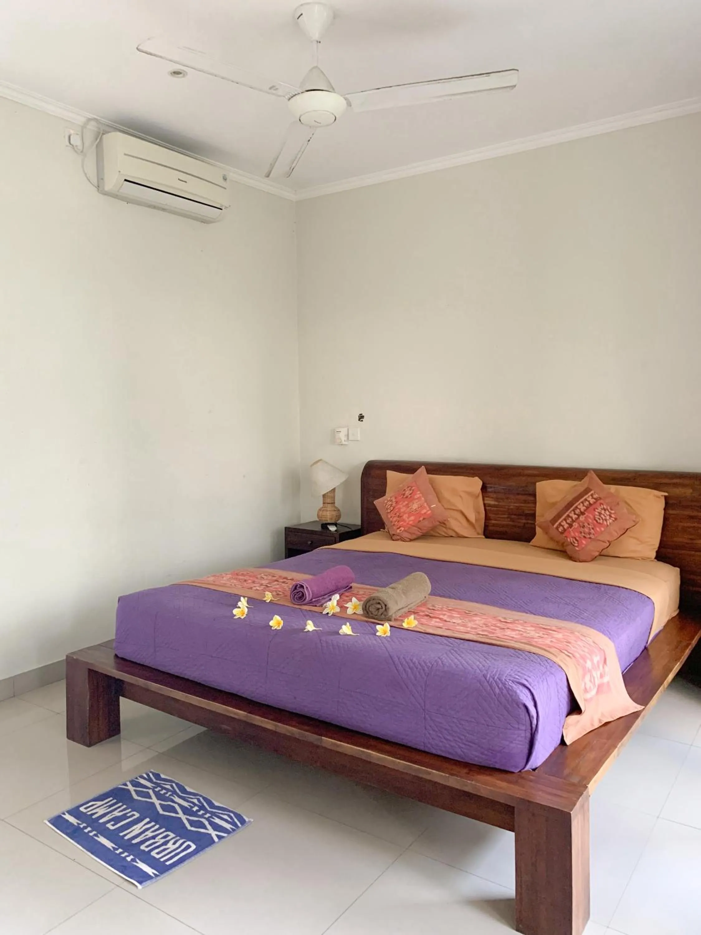 Bed in Merthayasa Bungalow 2