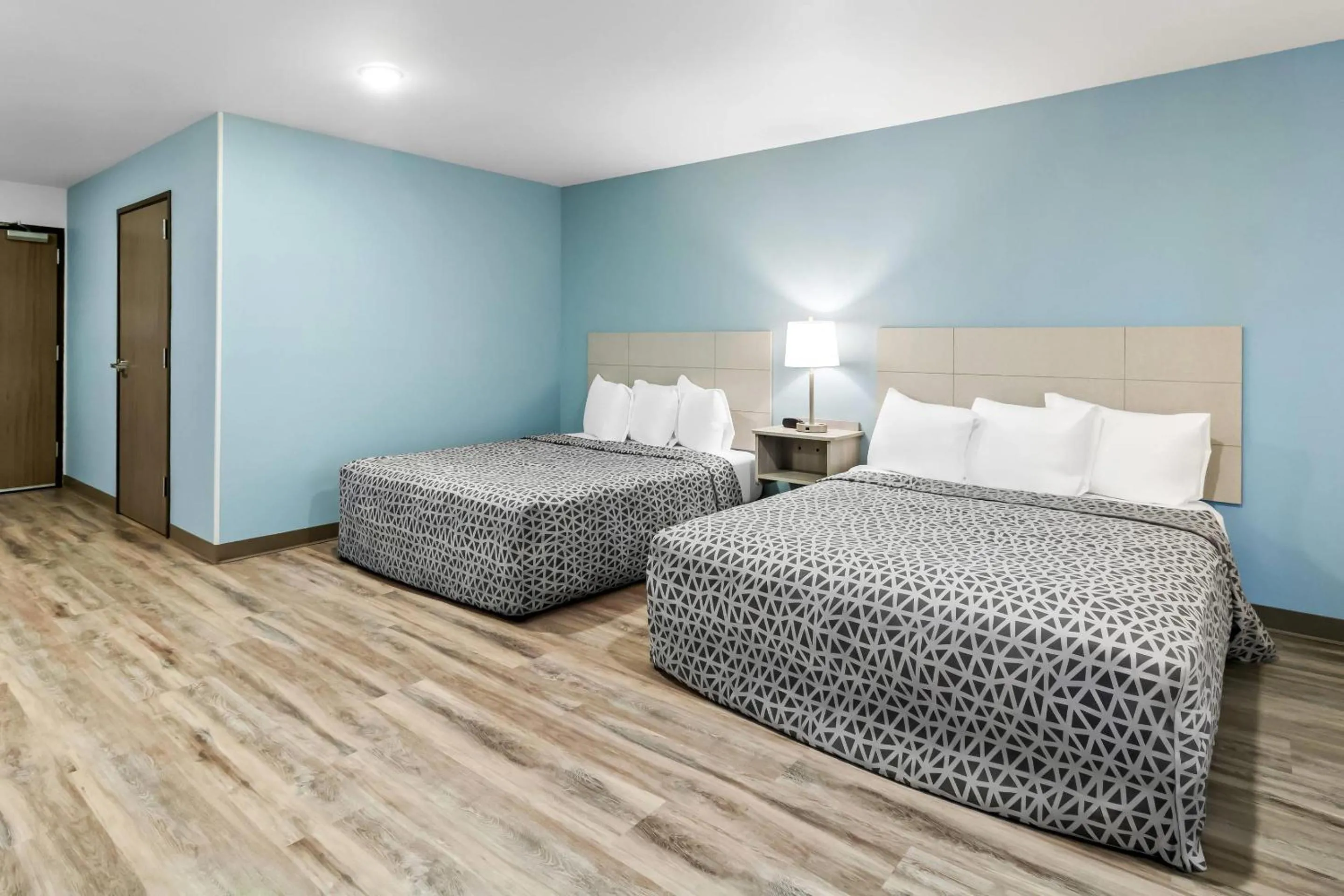 Bedroom, Bed in WoodSpring Suites Washington Meadowlands PA