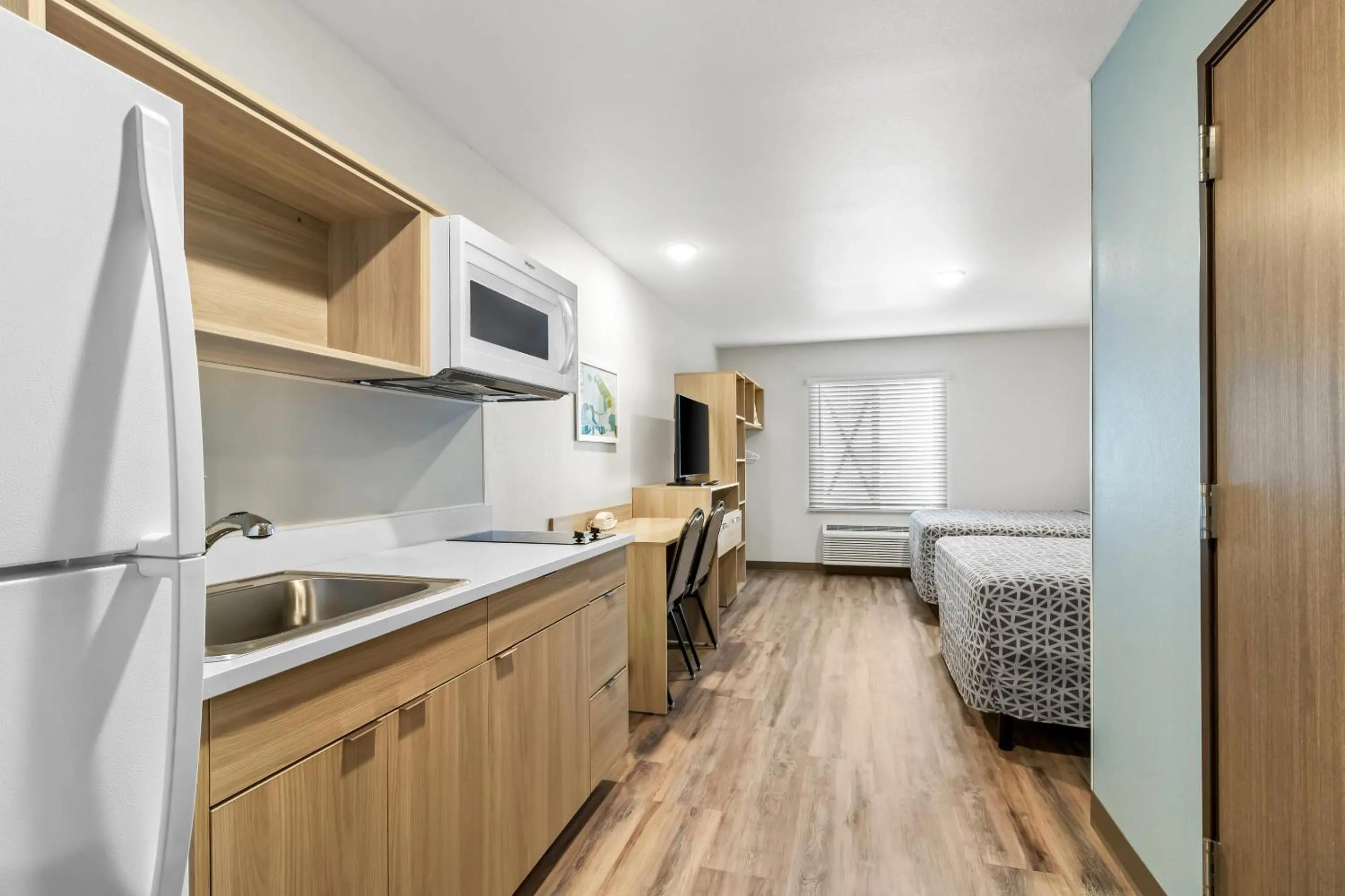 Bedroom, Bed in WoodSpring Suites Washington Meadowlands PA