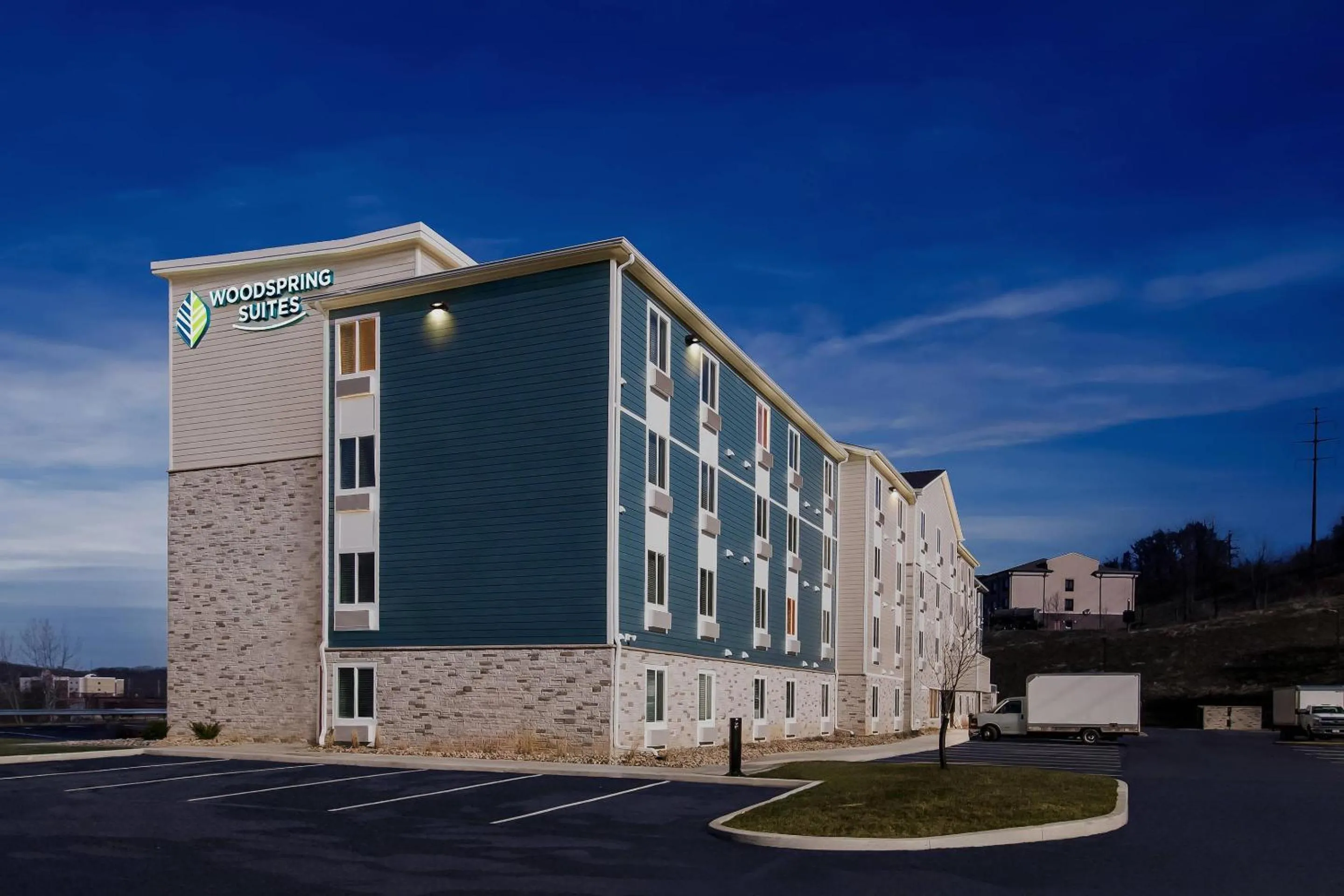 Property building in WoodSpring Suites Washington Meadowlands PA