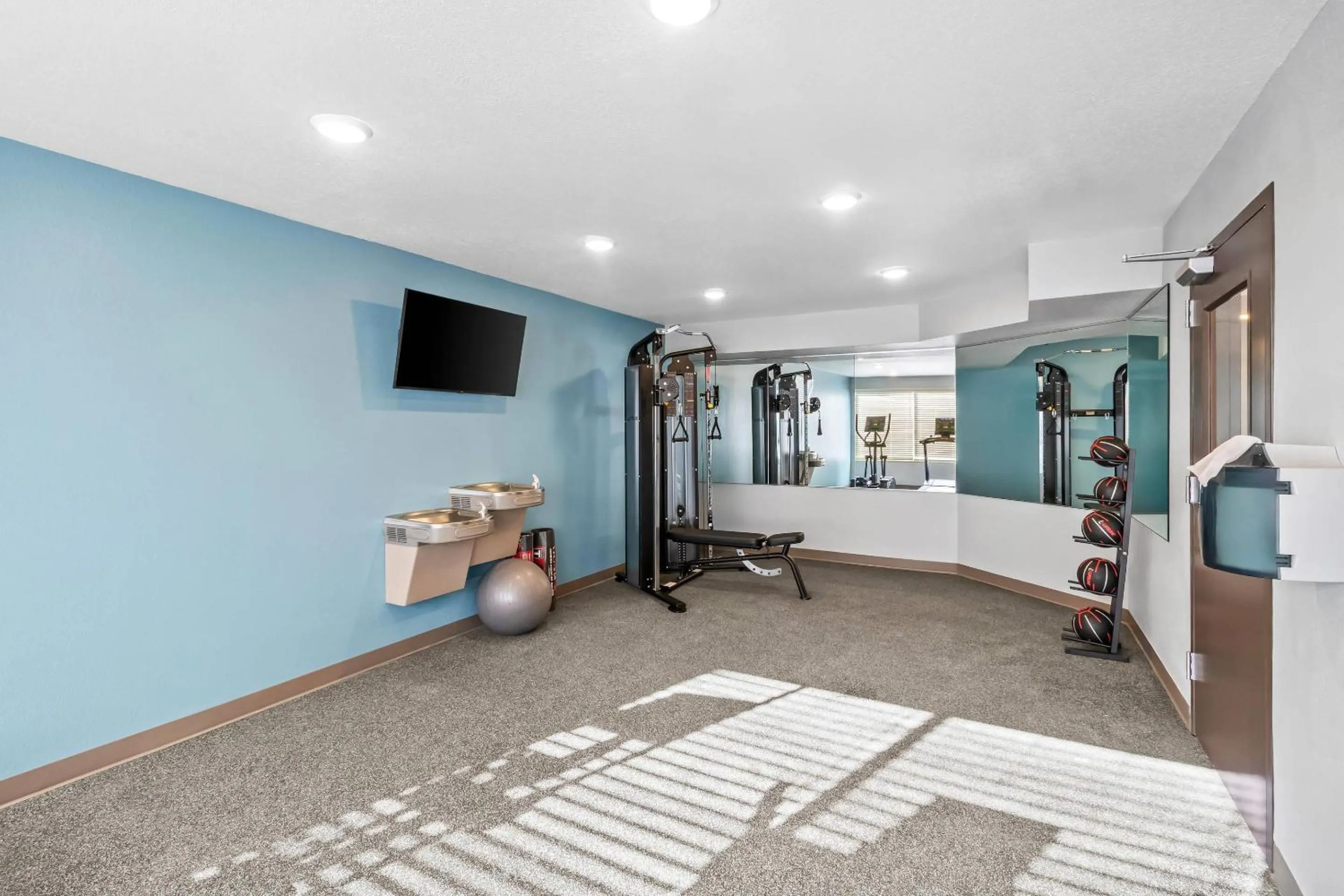 Fitness centre/facilities, Bed in WoodSpring Suites Washington Meadowlands PA