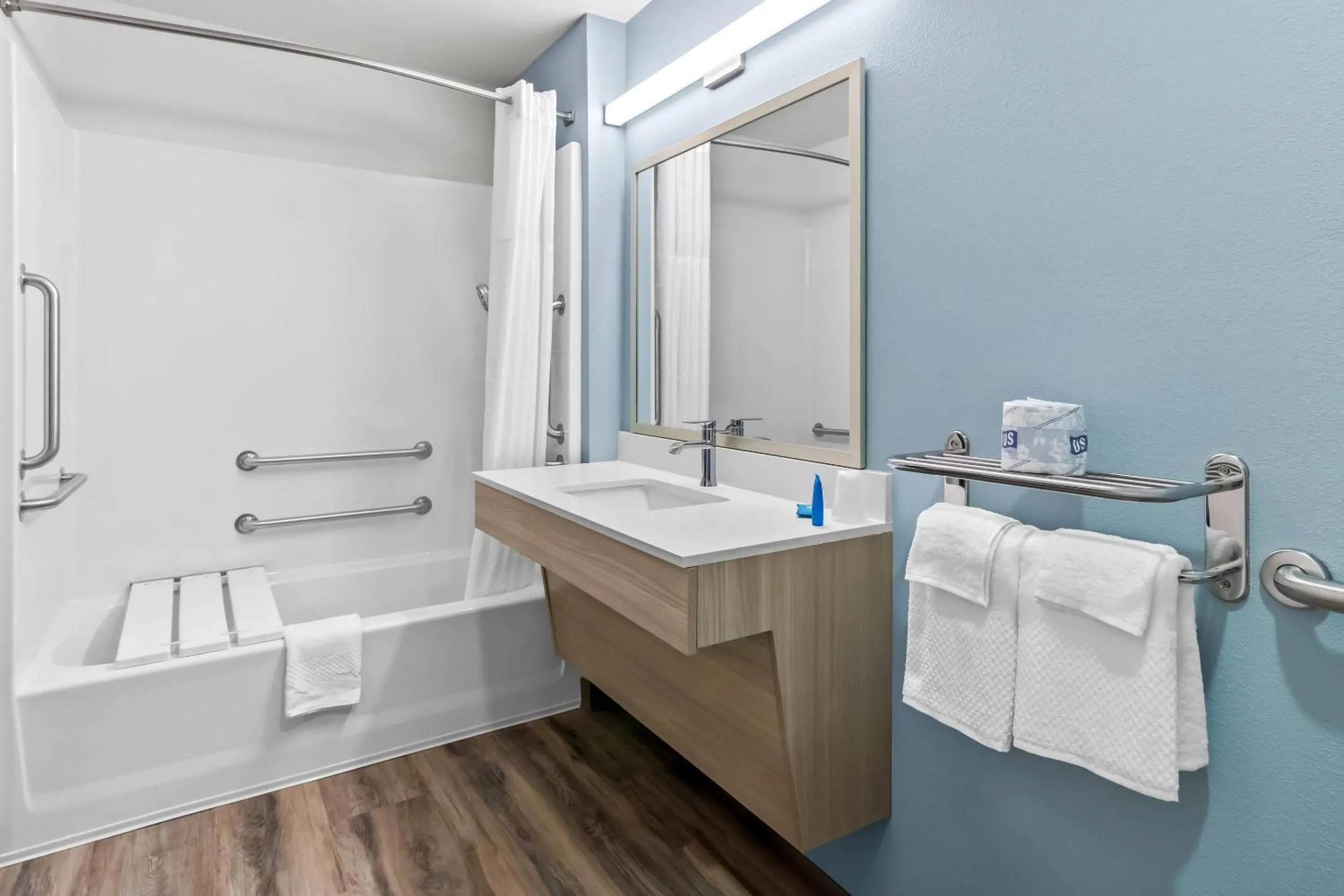 Bedroom in WoodSpring Suites Washington Meadowlands PA