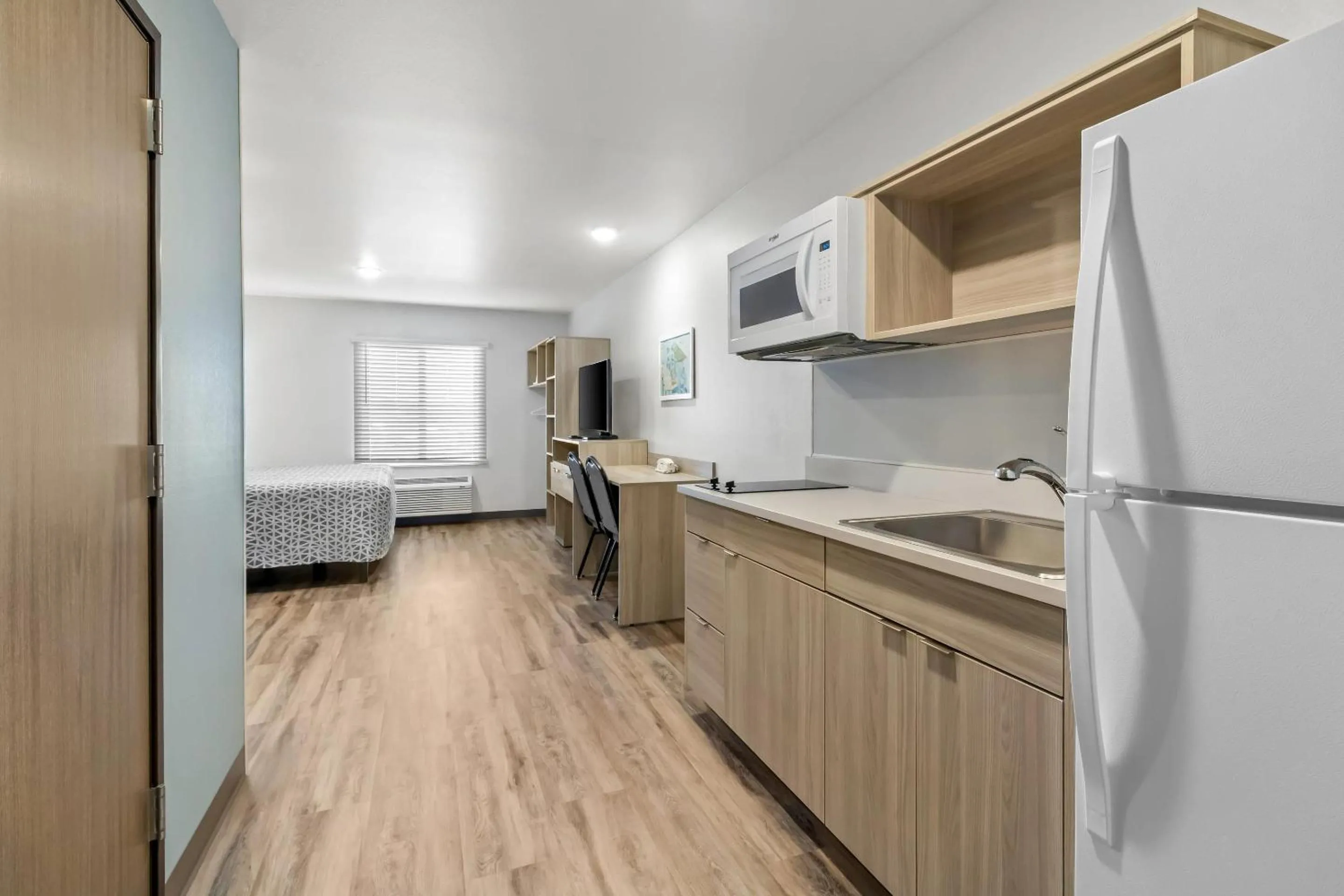 Bedroom in WoodSpring Suites Washington Meadowlands PA
