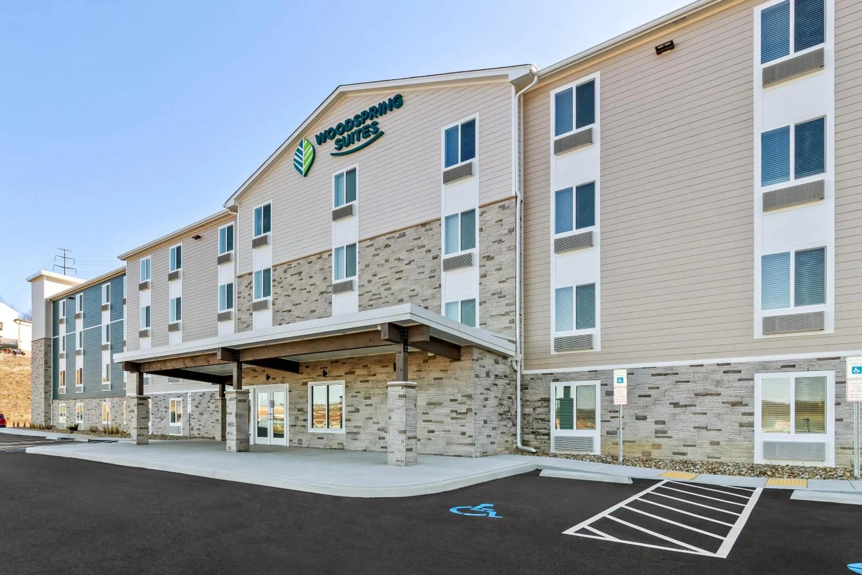 Property building in WoodSpring Suites Washington Meadowlands PA