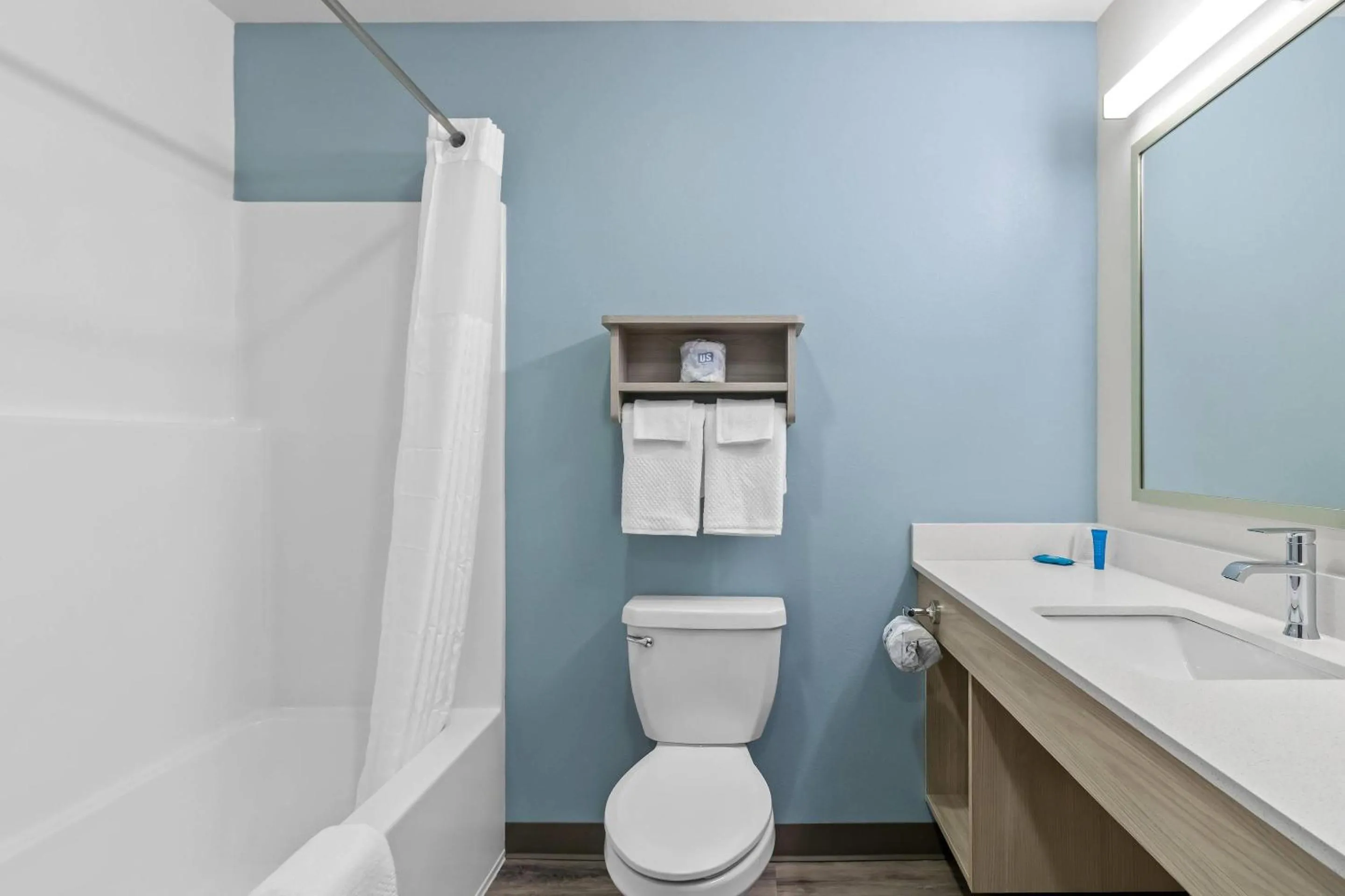Bedroom in WoodSpring Suites Washington Meadowlands PA