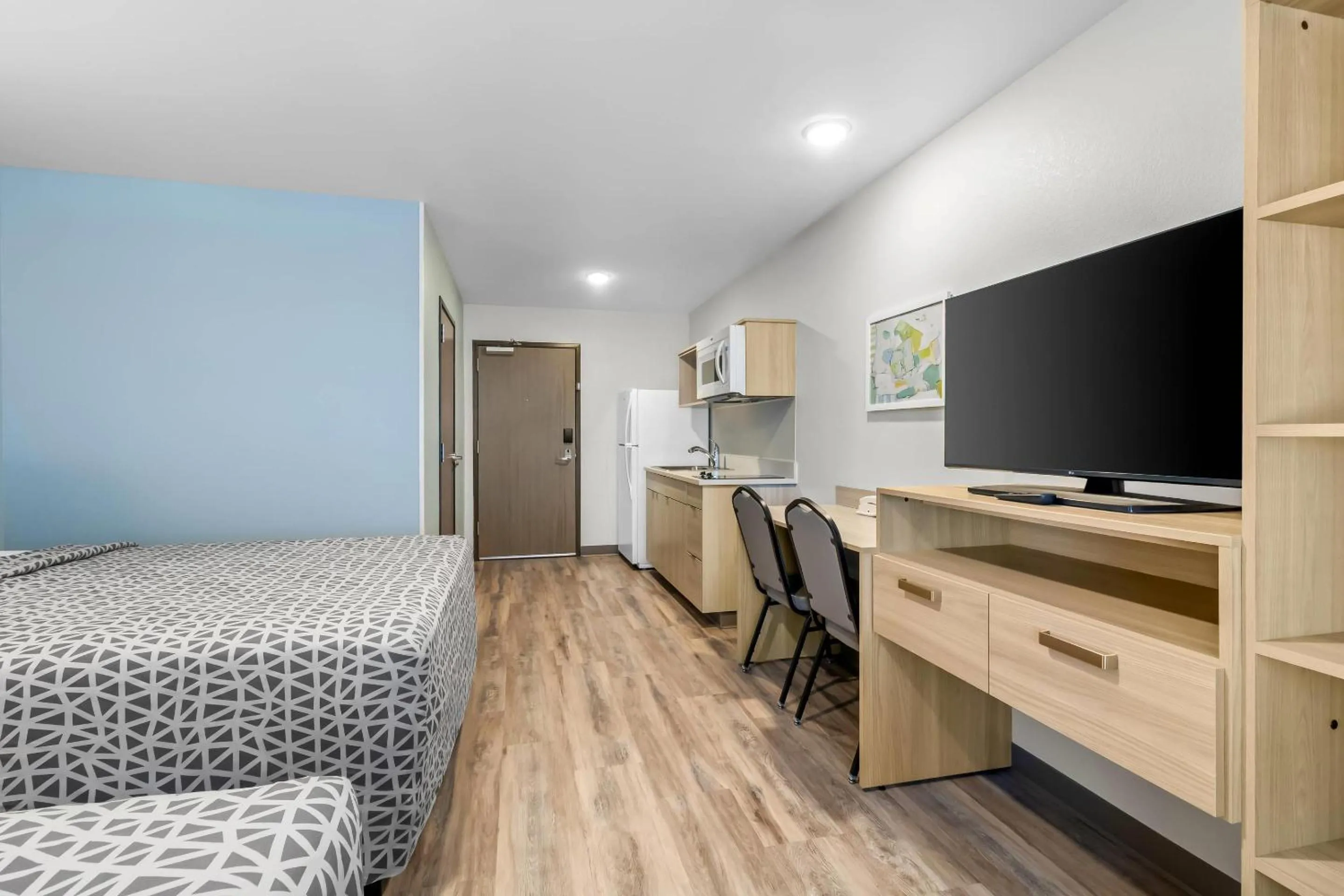 Bedroom, Bed in WoodSpring Suites Washington Meadowlands PA