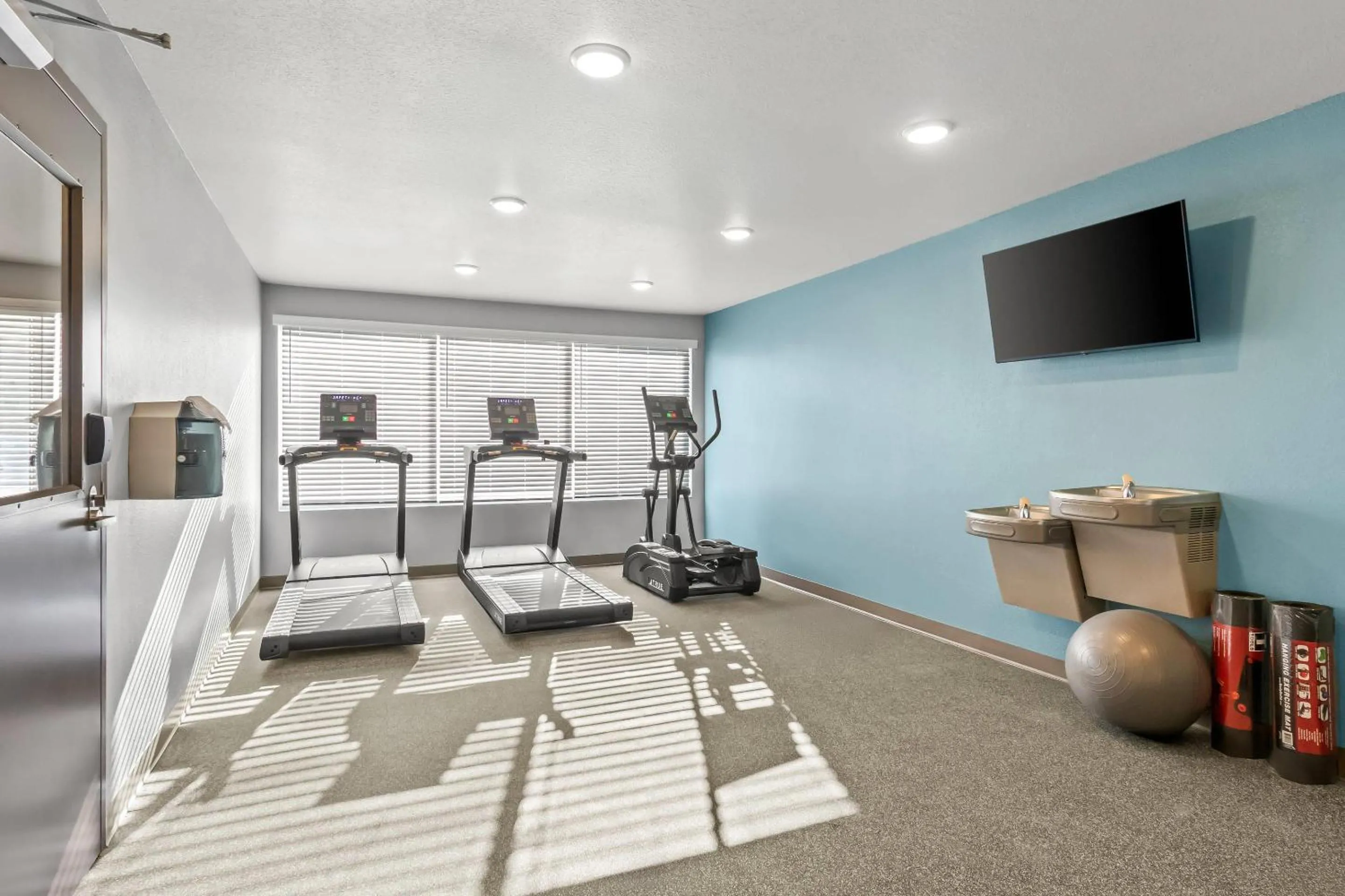 Fitness centre/facilities in WoodSpring Suites Washington Meadowlands PA