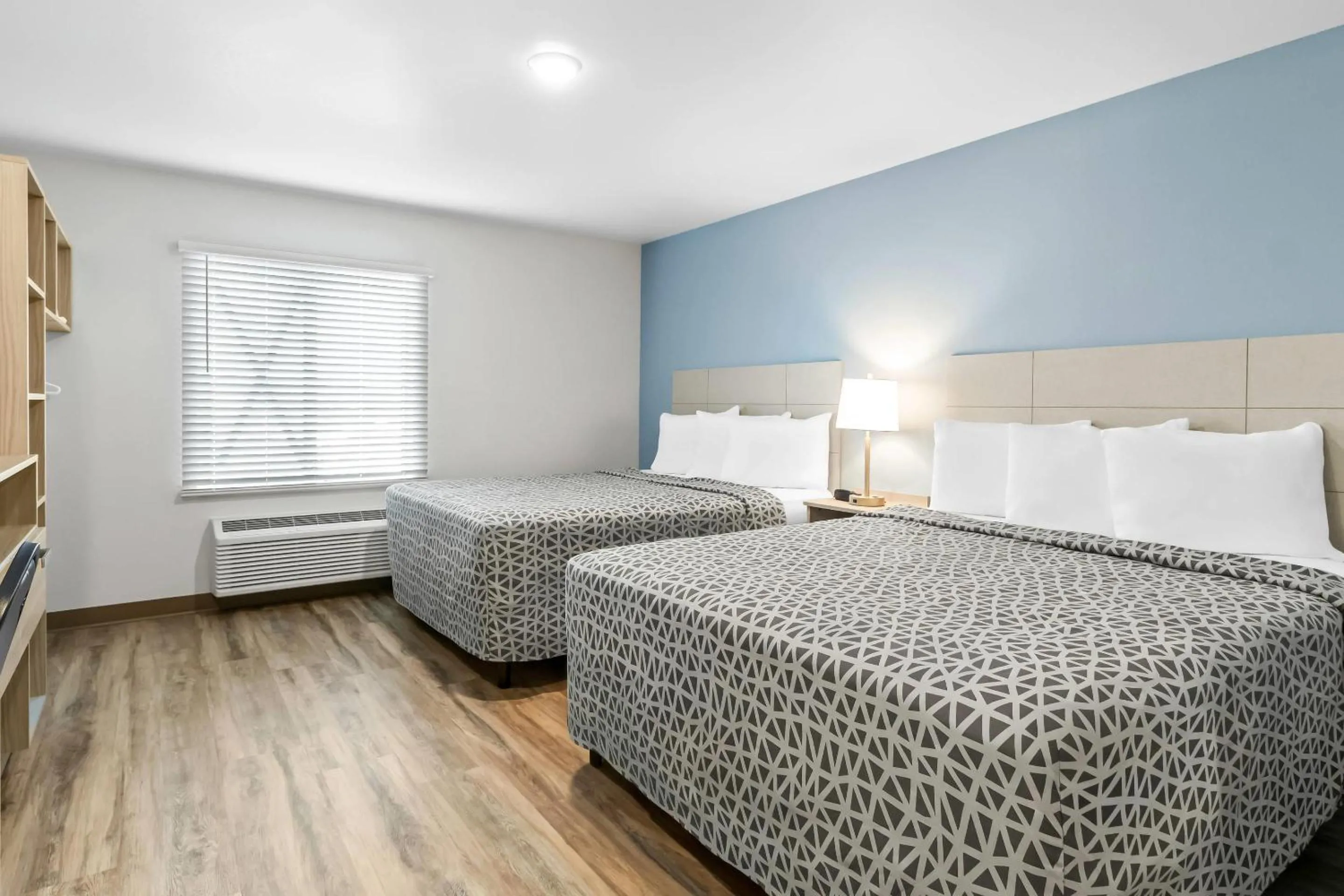 Bedroom, Bed in WoodSpring Suites Washington Meadowlands PA