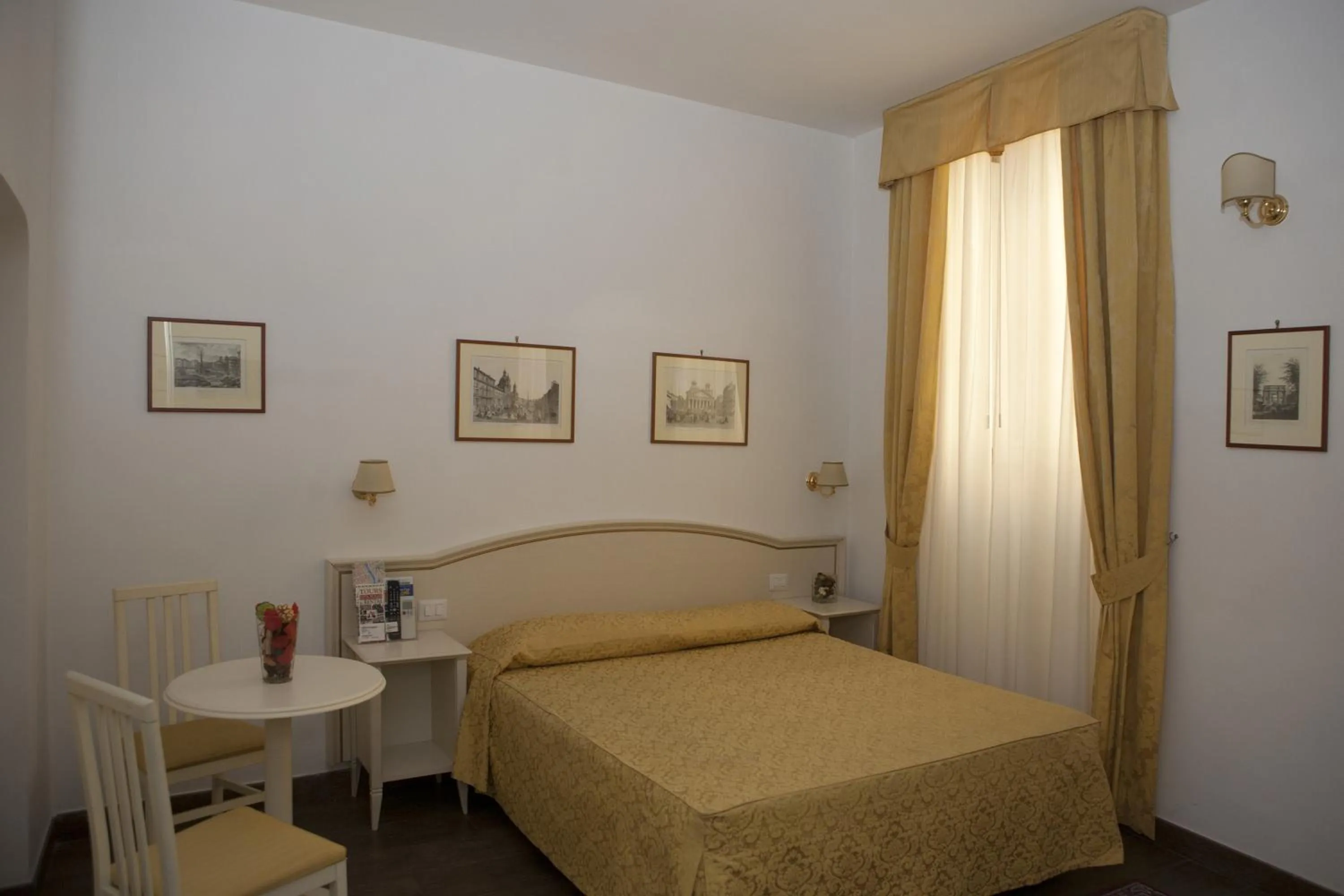 Bed in Best Suites Pantheon