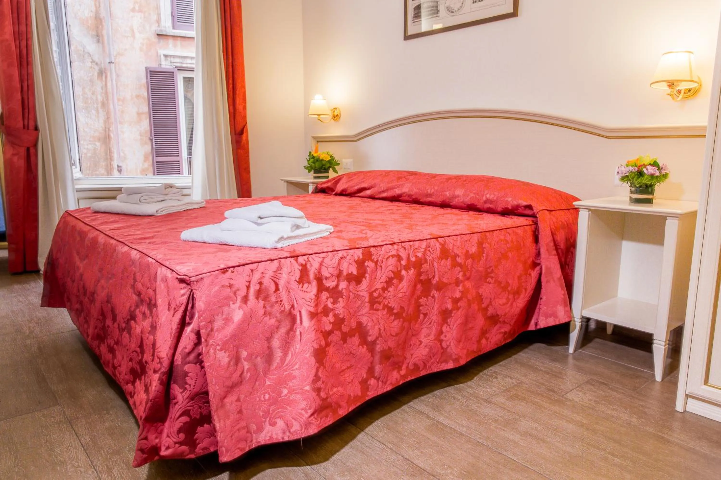 Photo of the whole room, Bed in Best Suites Pantheon