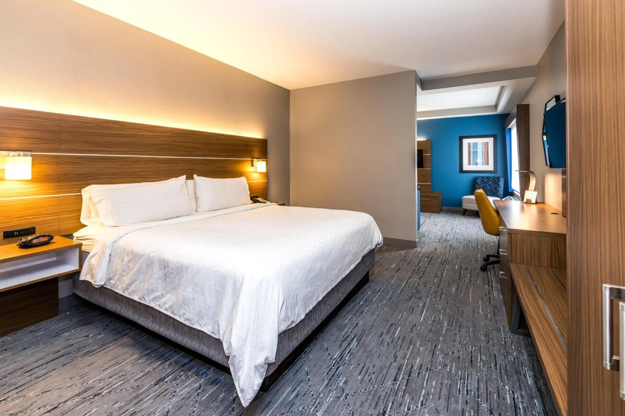 Bedroom, Bed in Holiday Inn Express & Suites Downtown Louisville by IHG