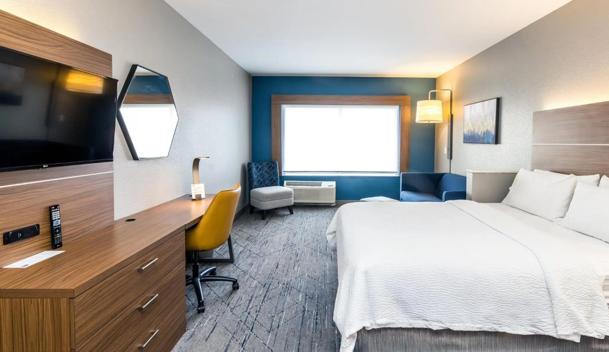 Bedroom, Bed in Holiday Inn Express & Suites Downtown Louisville by IHG
