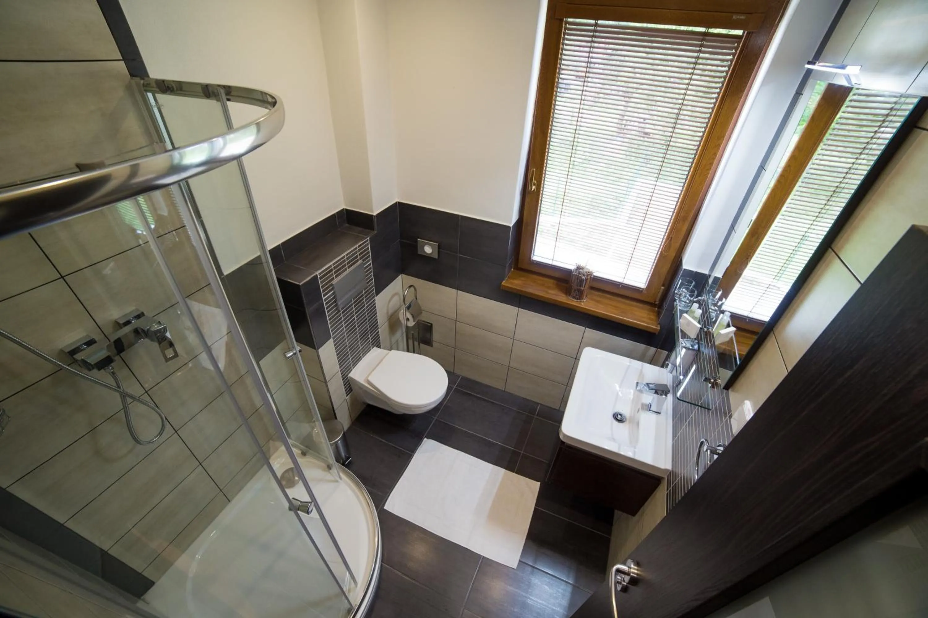 Shower in Hotel DARO