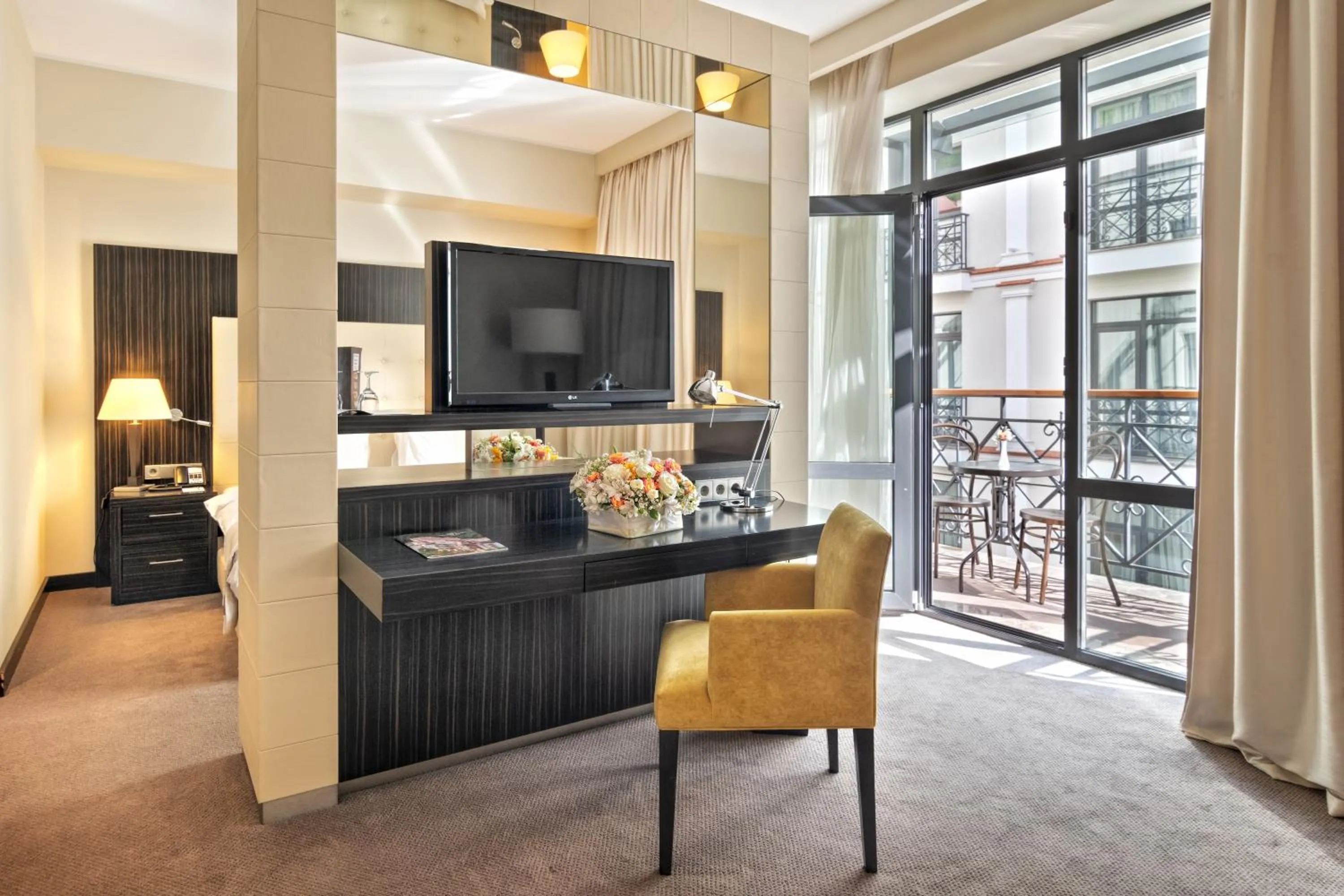 Seating area in Crowne Plaza - Borjomi by IHG