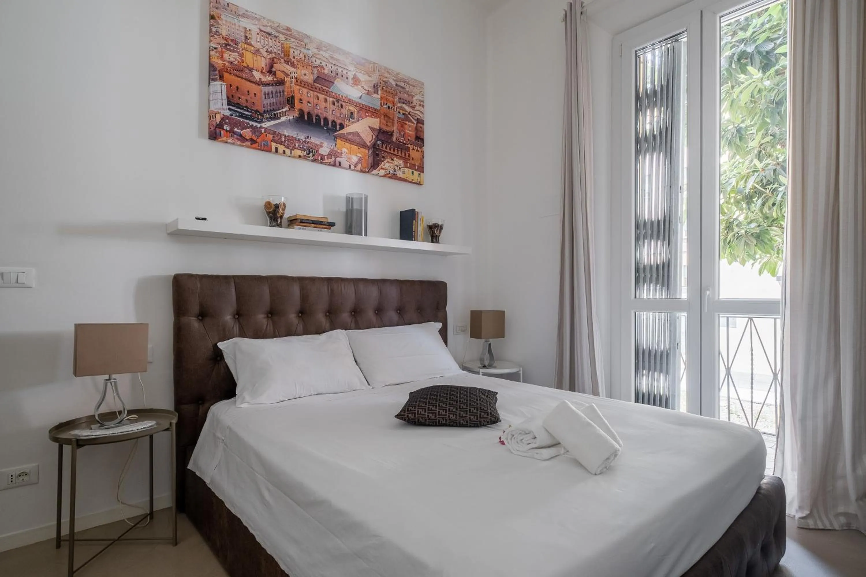 Bedroom, Bed in Bologna Suite