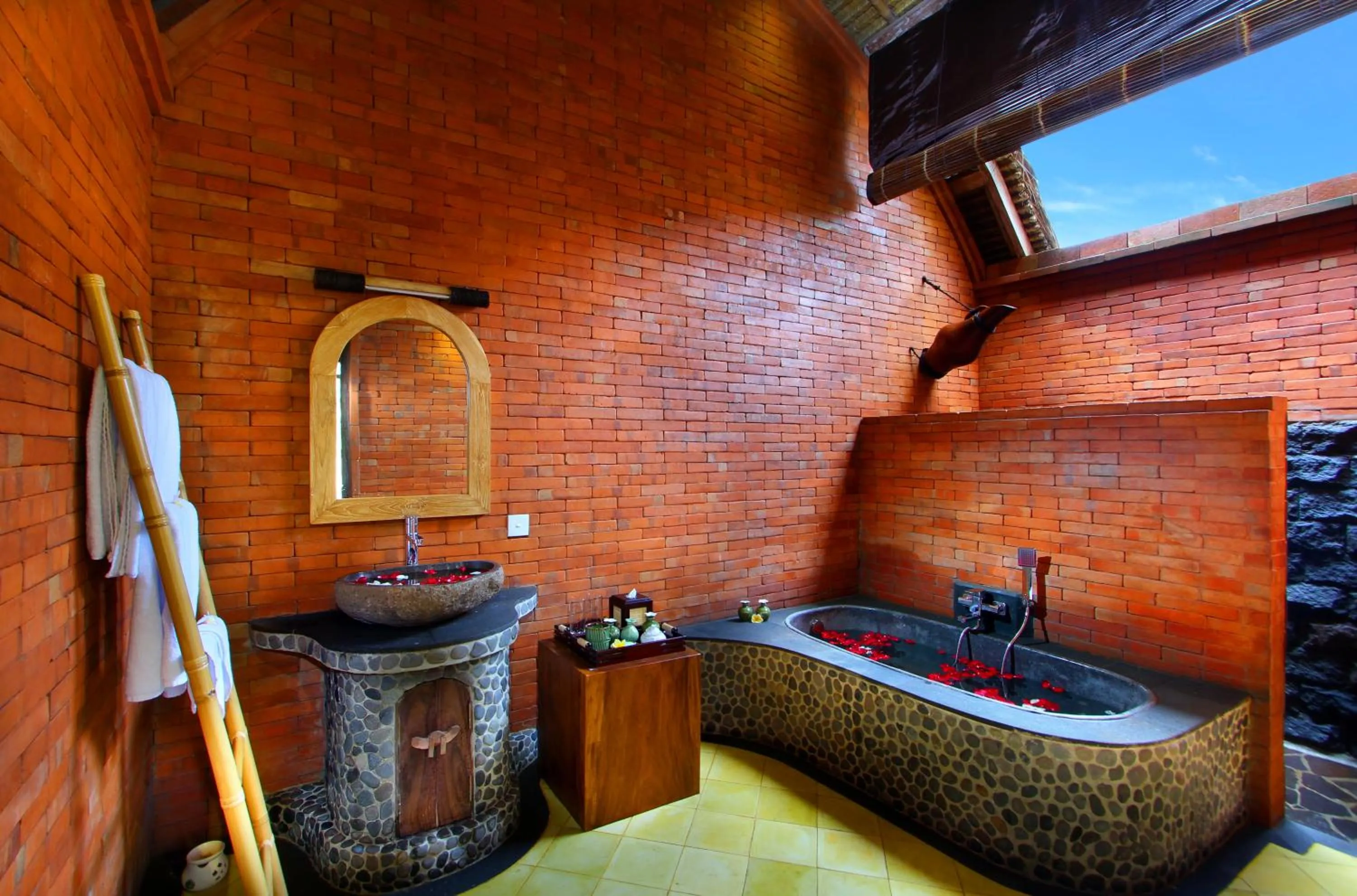 Bathroom in De Klumpu Bali Eco Tradi Stay