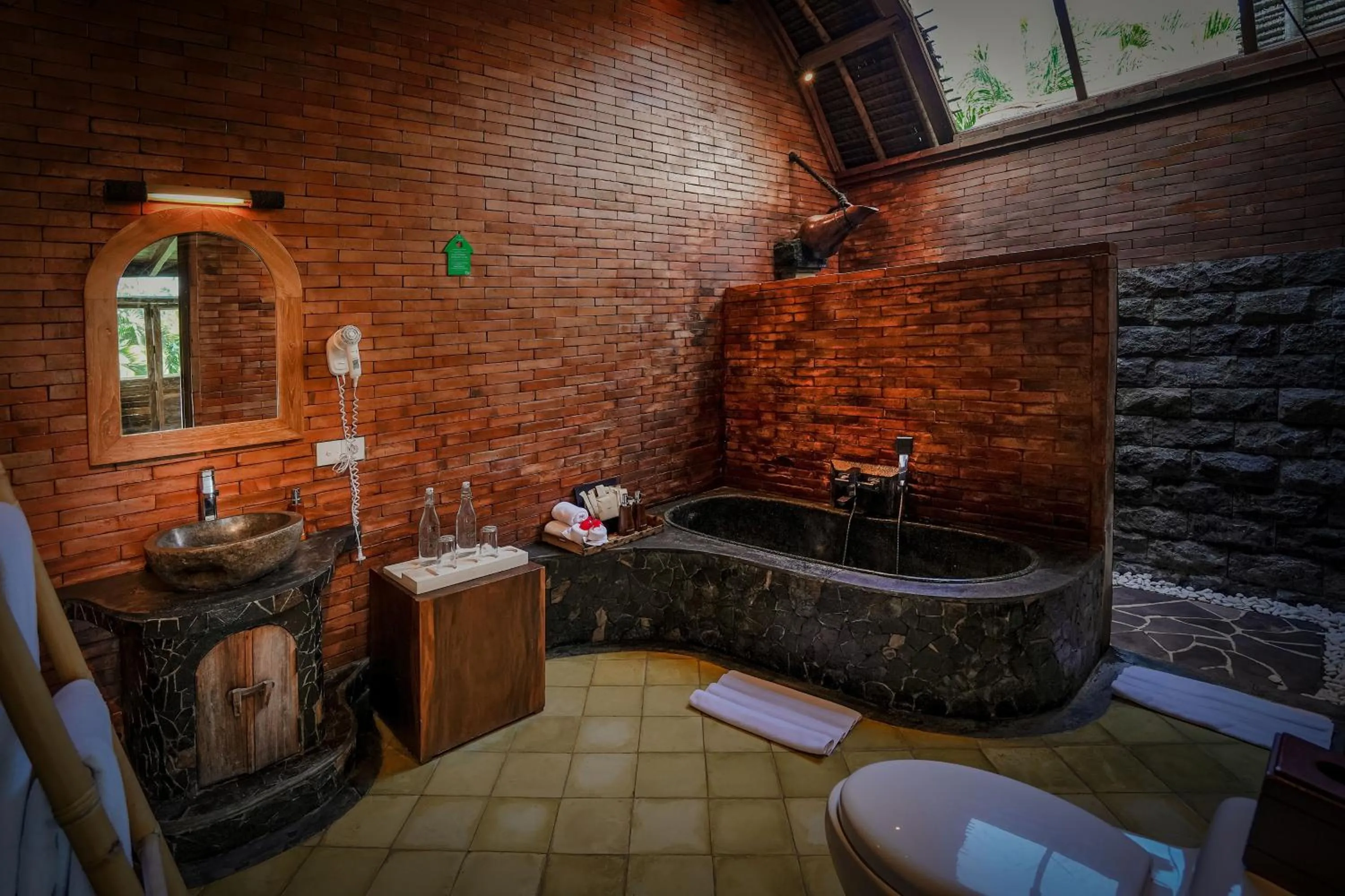 Hot Tub in De Klumpu Bali Eco Tradi Stay